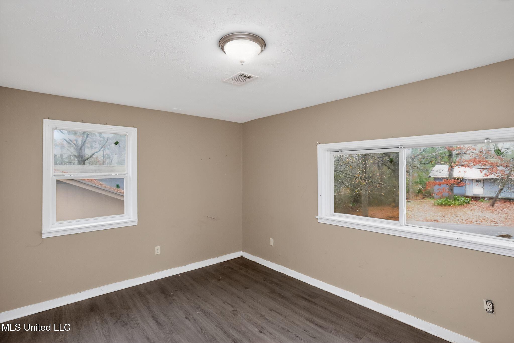 2815 Tara Road Property Photo 6