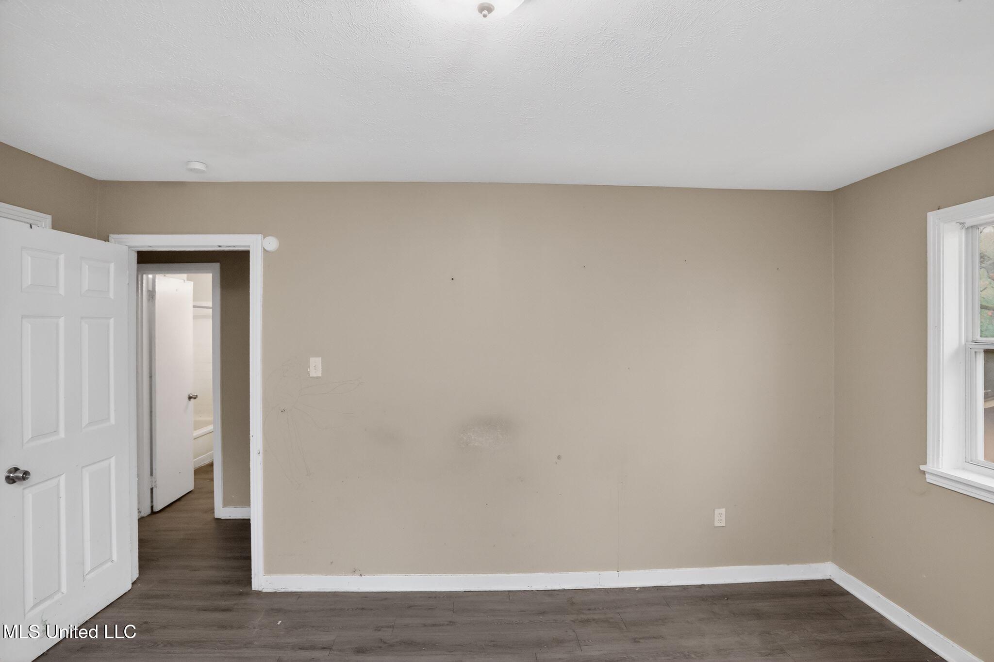 2815 Tara Road Property Photo 8