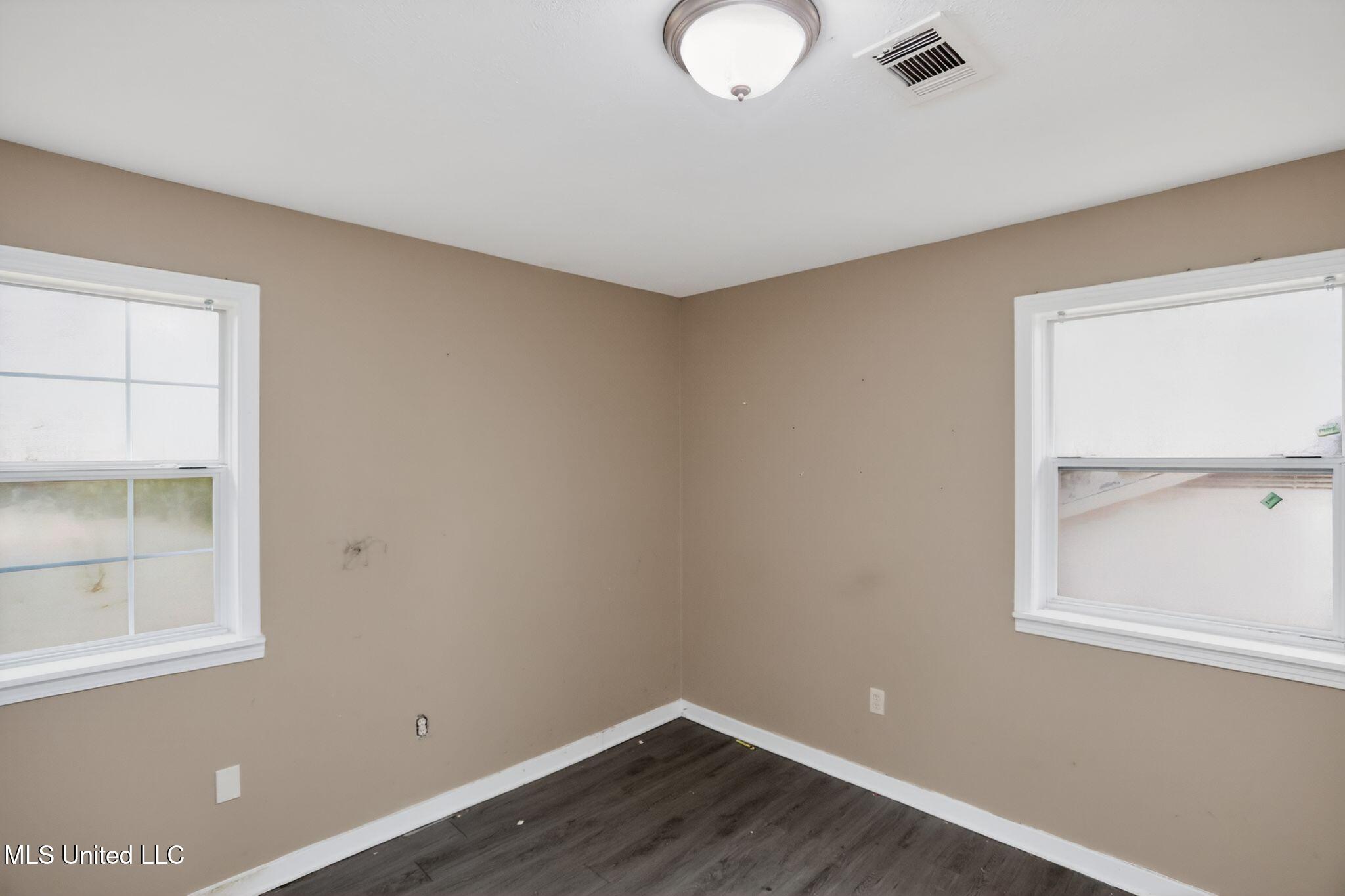 2815 Tara Road Property Photo 12