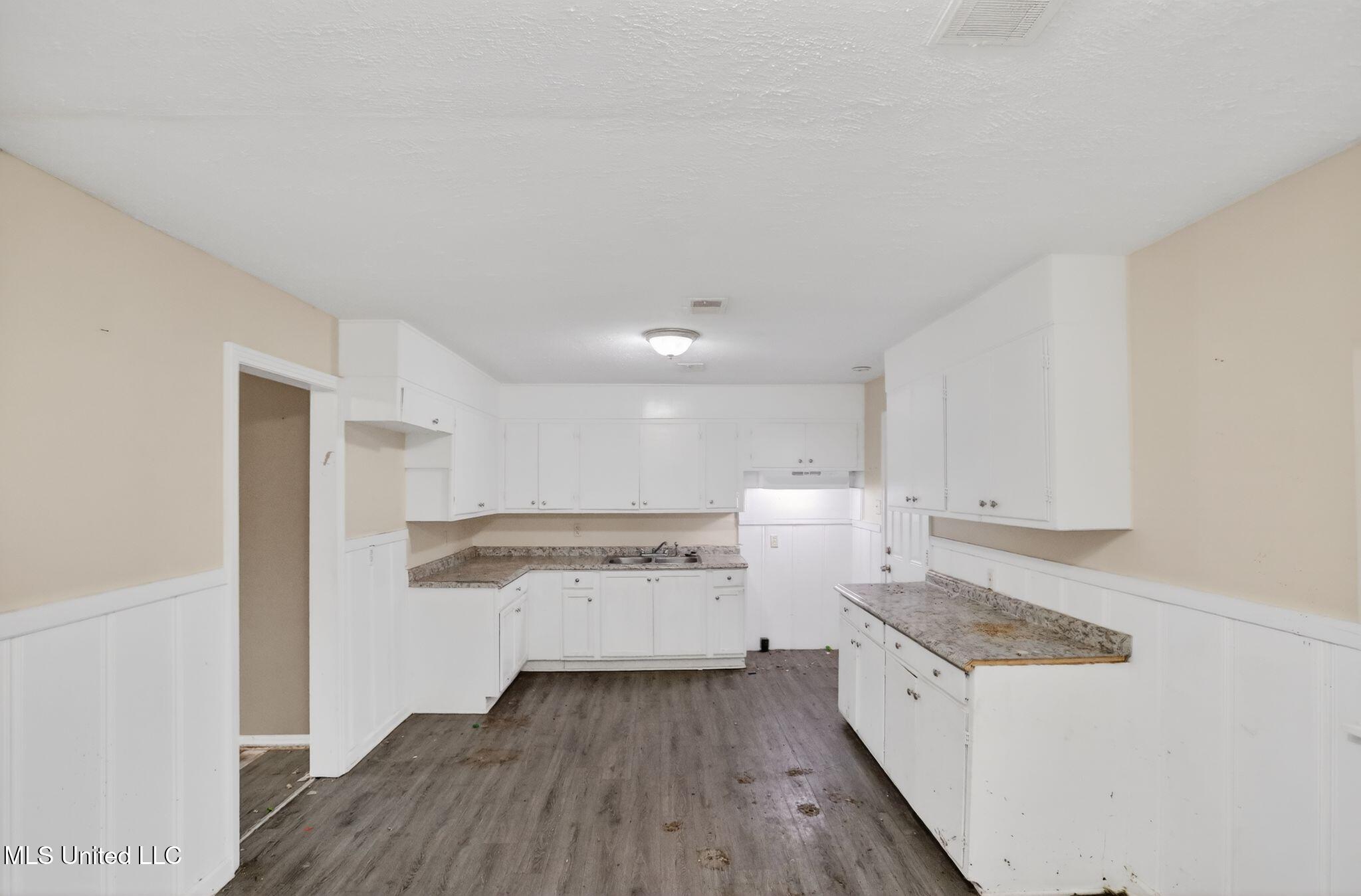 2815 Tara Road Property Photo 14