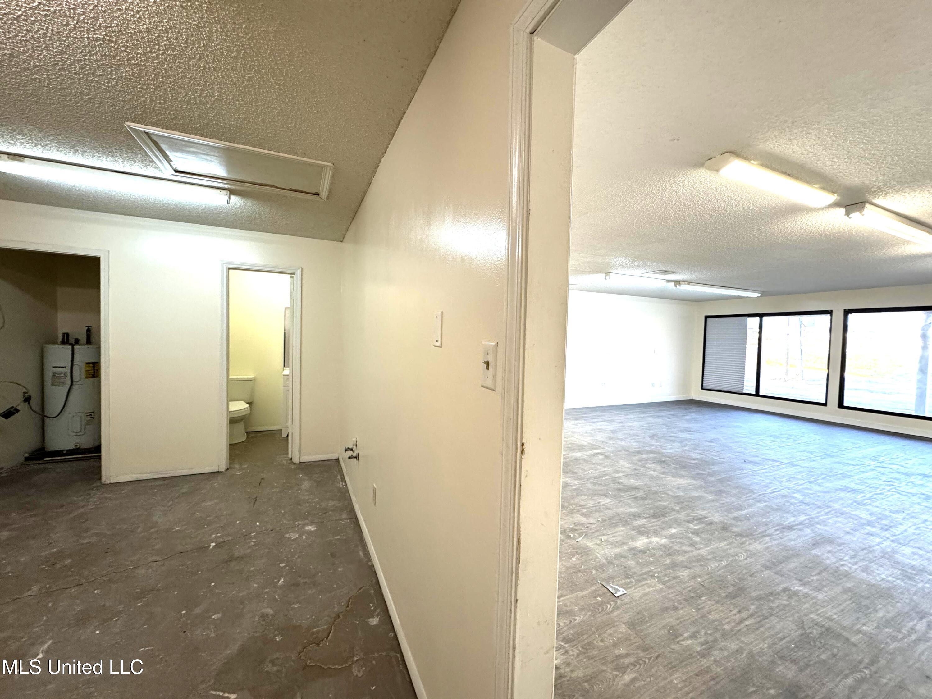 7122 N Hwy 301 Property Photo 5