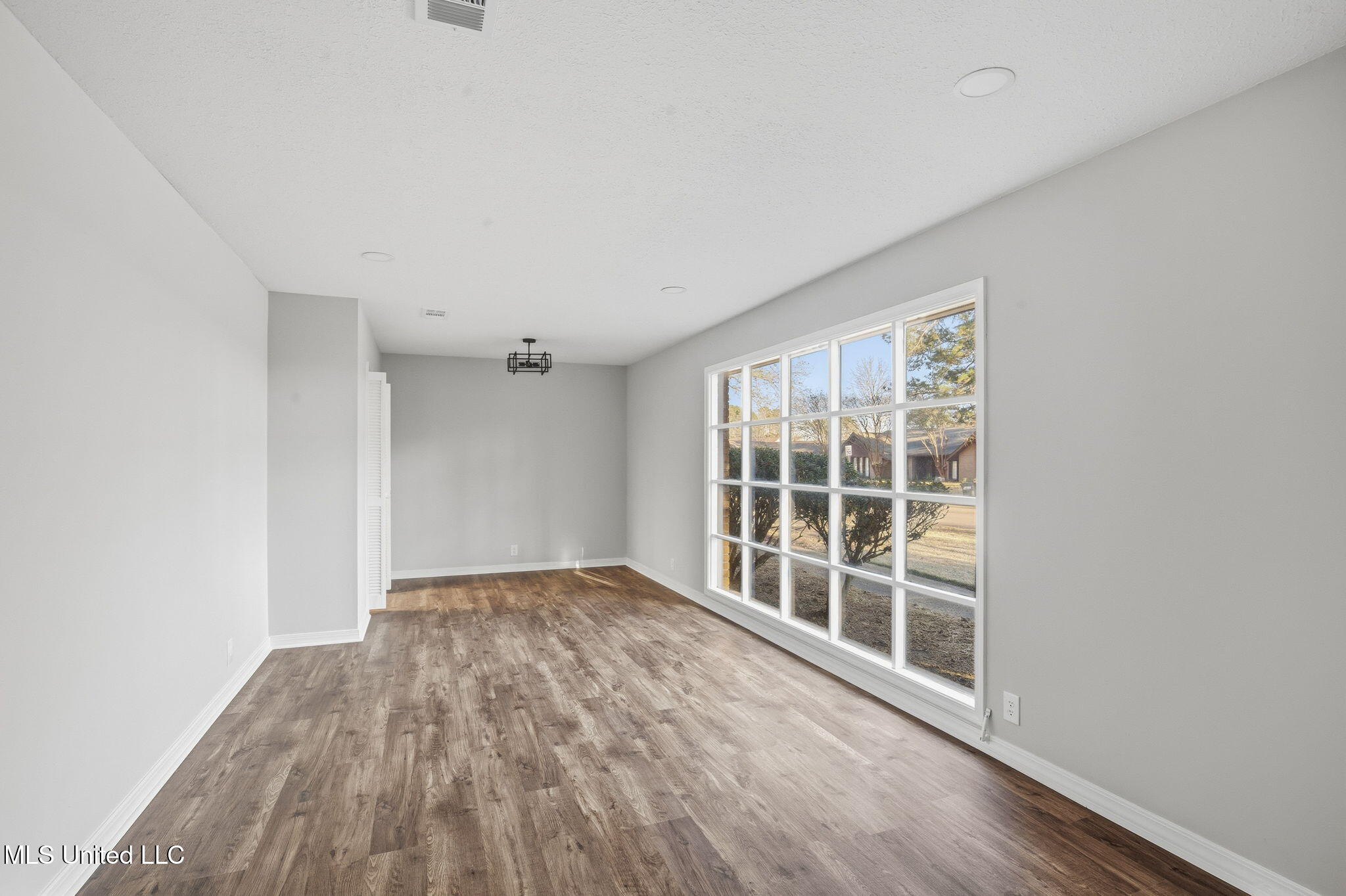29 Stonegate Drive Property Photo 6