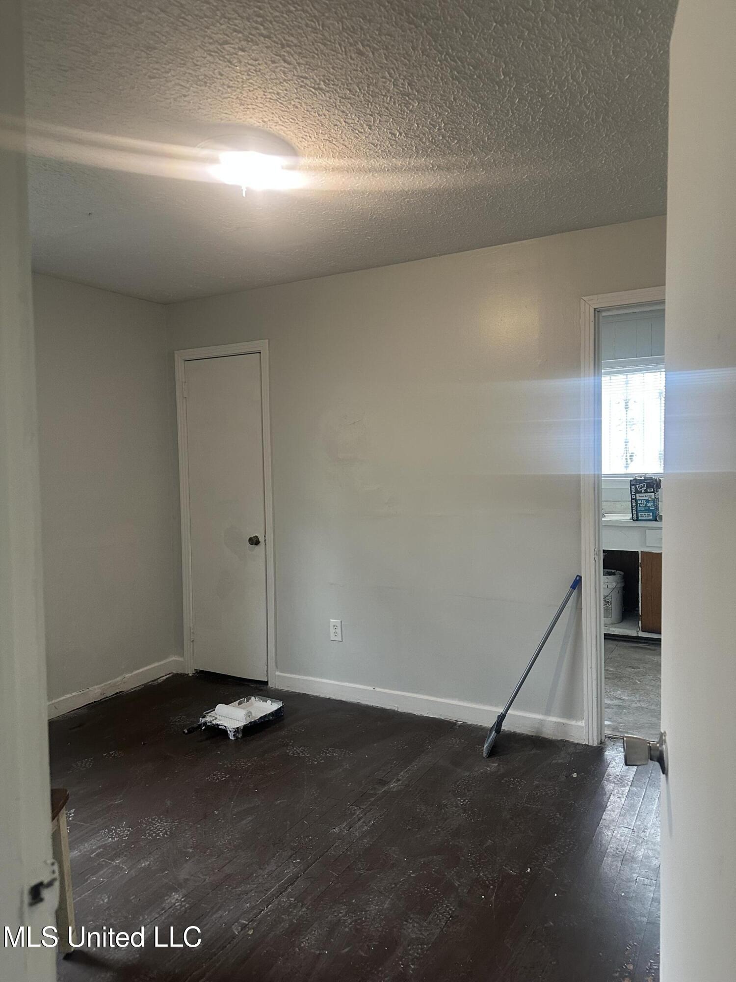2858 Queensroad Avenue Property Photo 11