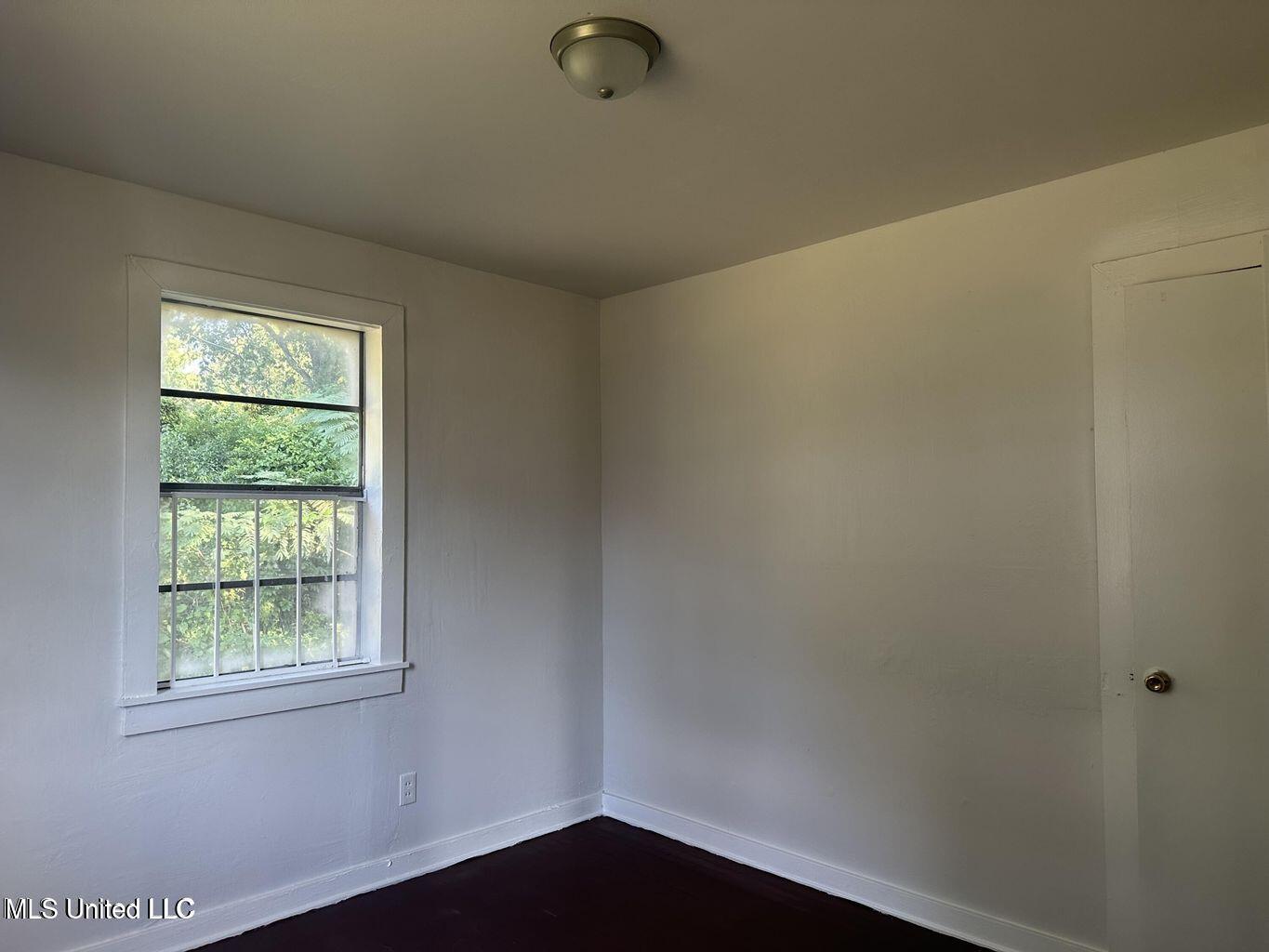 2012 Woodlawn Street Property Photo 9