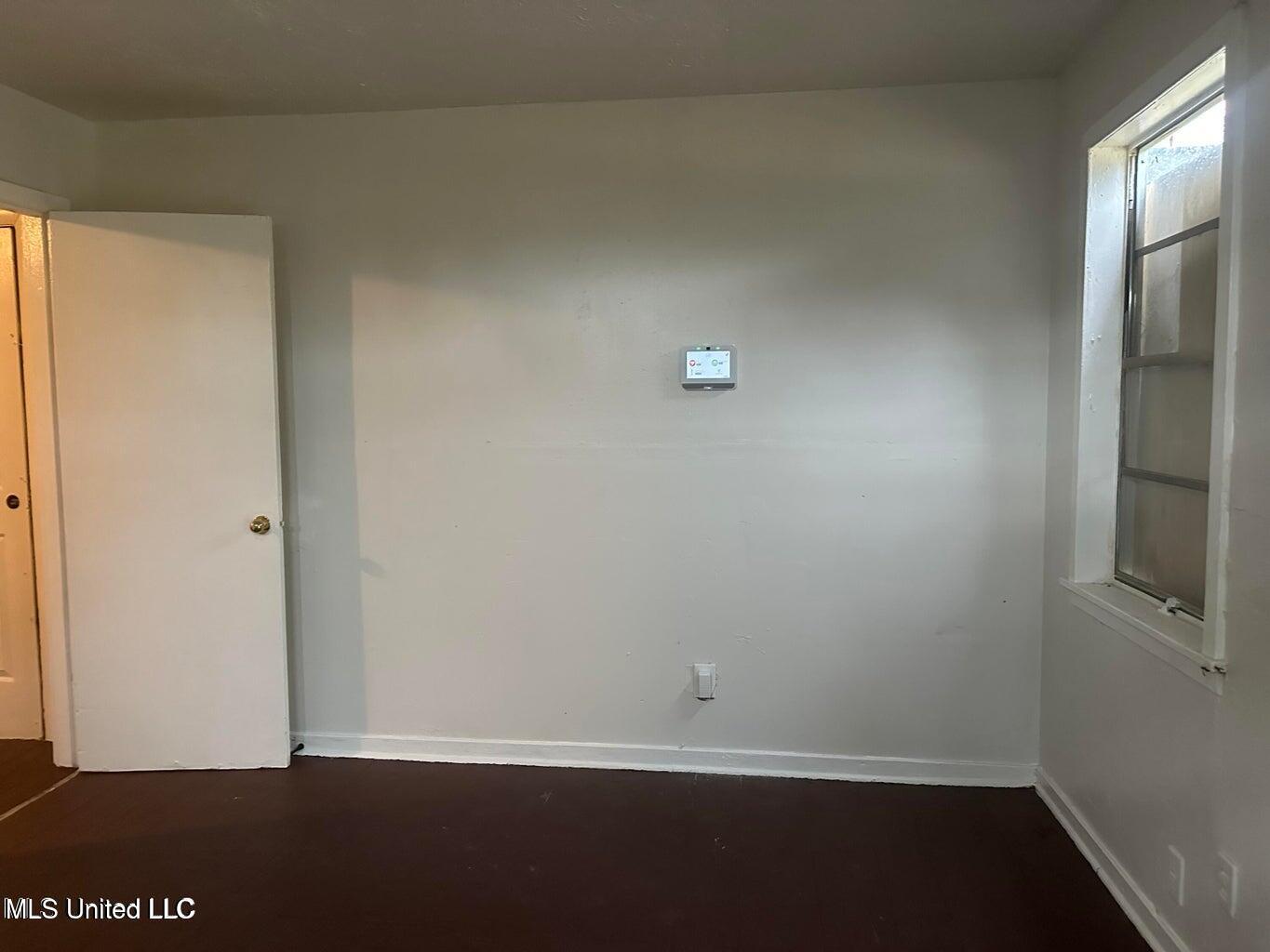 2221 Woodlawn Property Photo 11