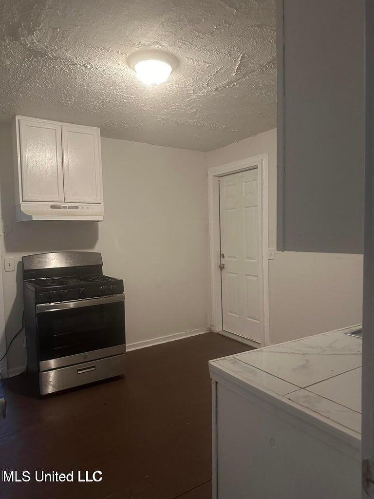 2221 Woodlawn Property Photo 14