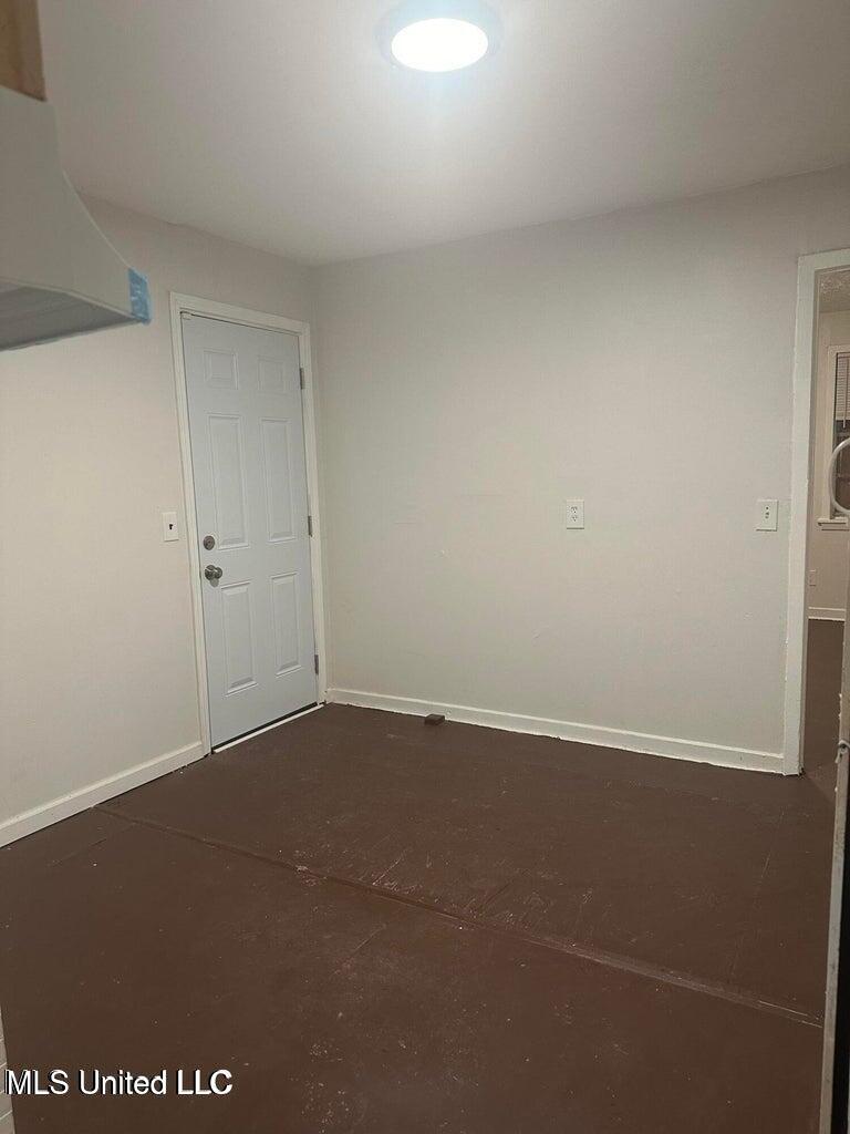 2221 Woodlawn Property Photo 19
