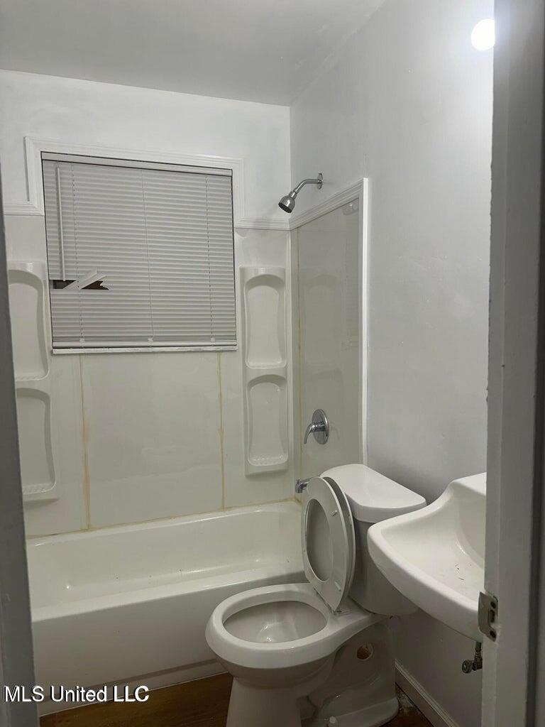 2221 Woodlawn Property Photo 33