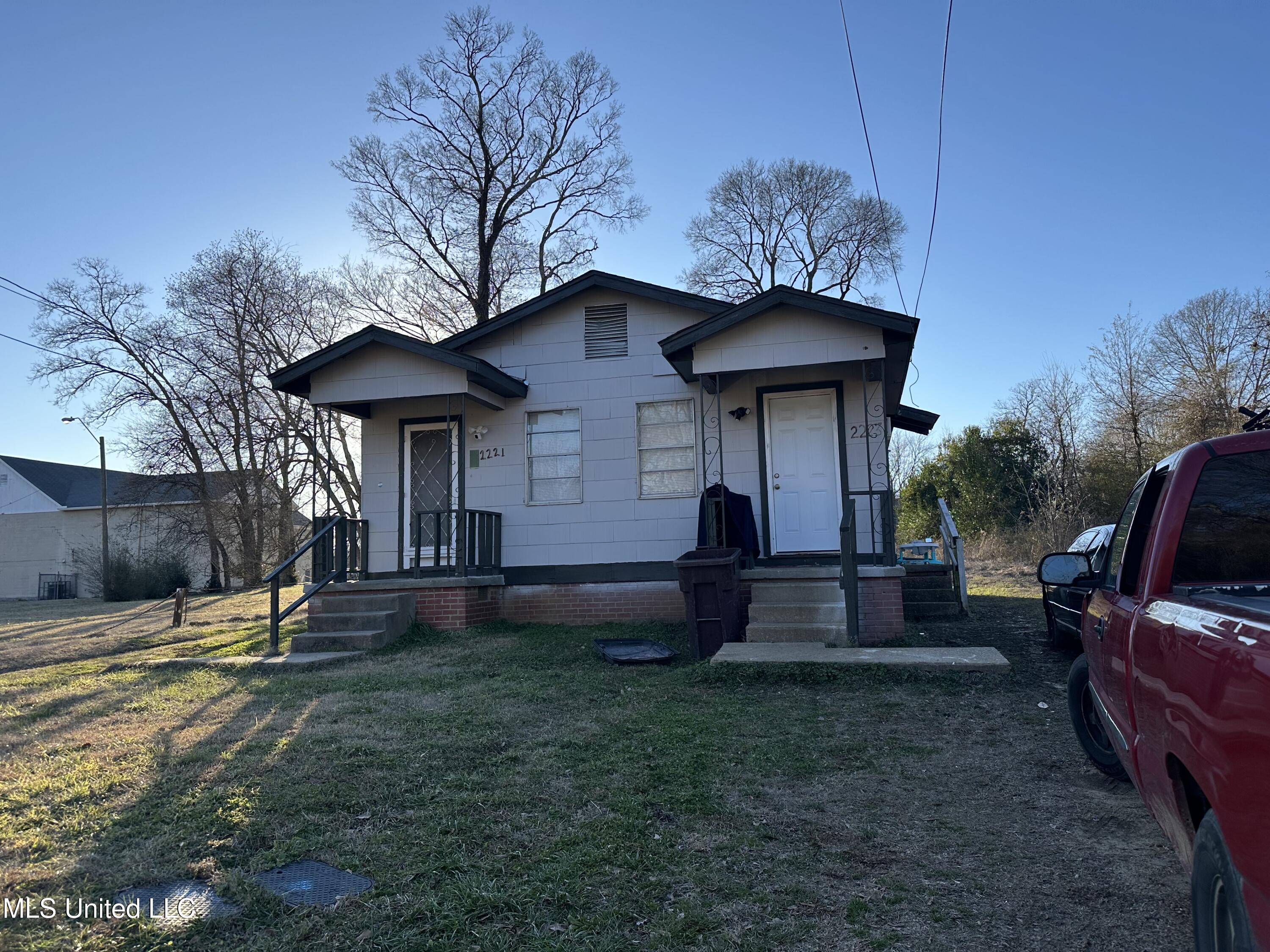 2221 Woodlawn Property Photo 37