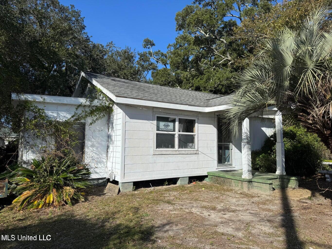 307 Shirley Court Property Photo 1