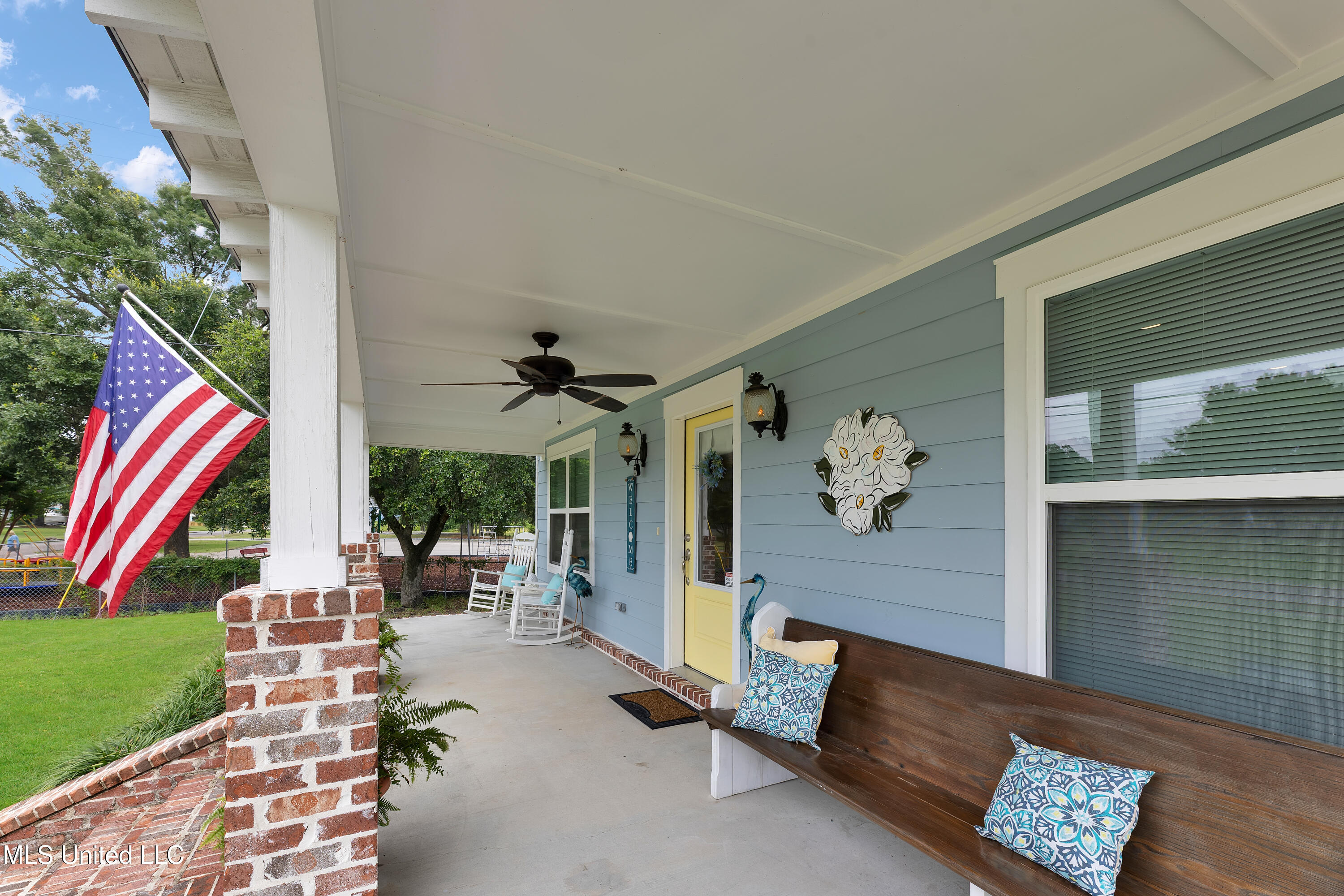 605 Magnolia Street Property Photo 2