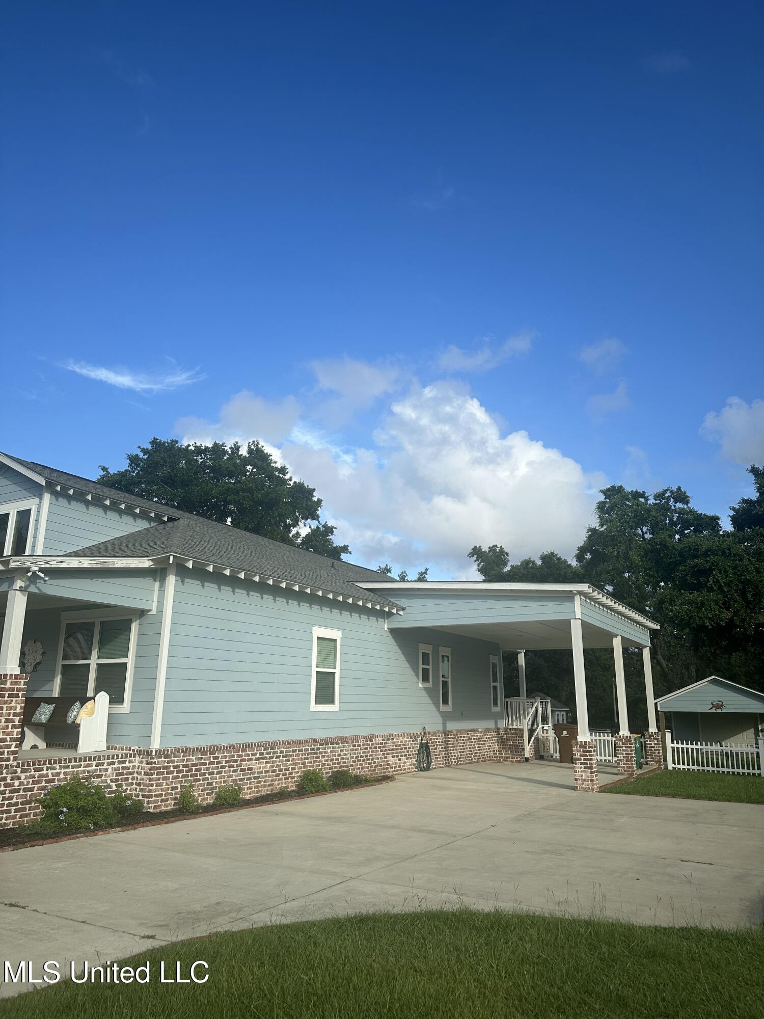 605 Magnolia Street Property Photo 33