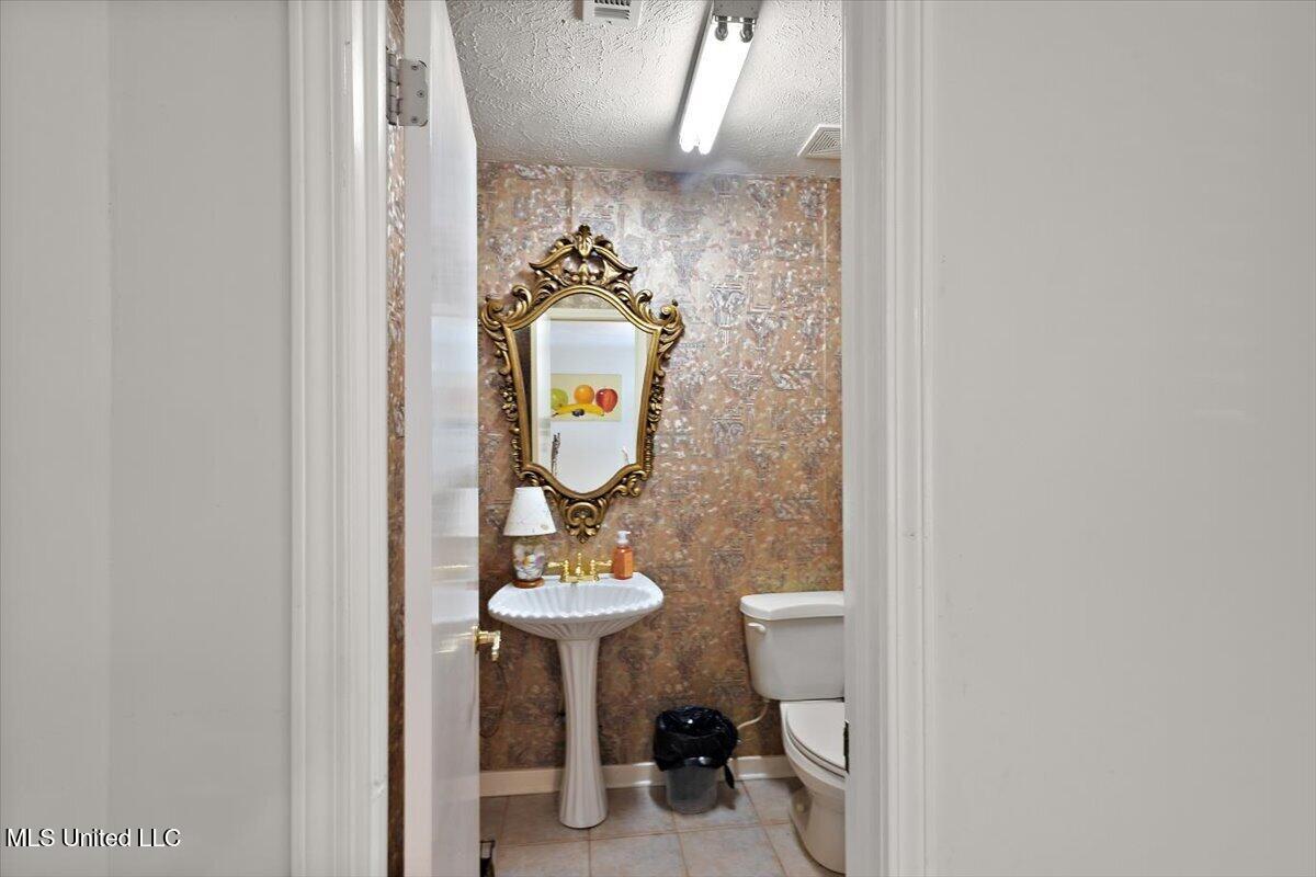 7994 Midway Road Property Photo 8