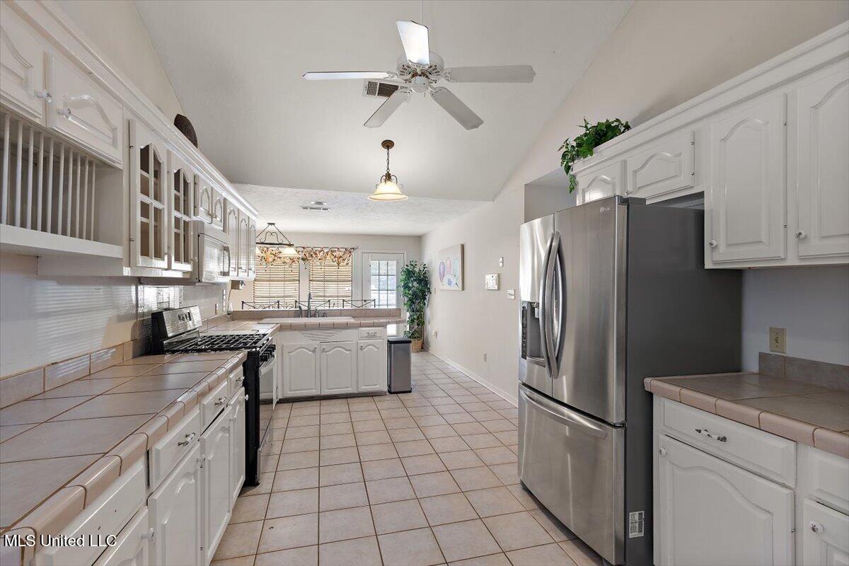 7994 Midway Road Property Photo 10