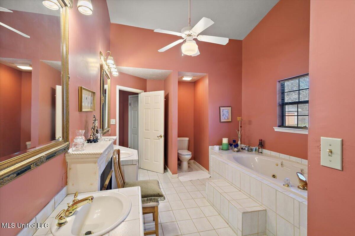 7994 Midway Road Property Photo 14