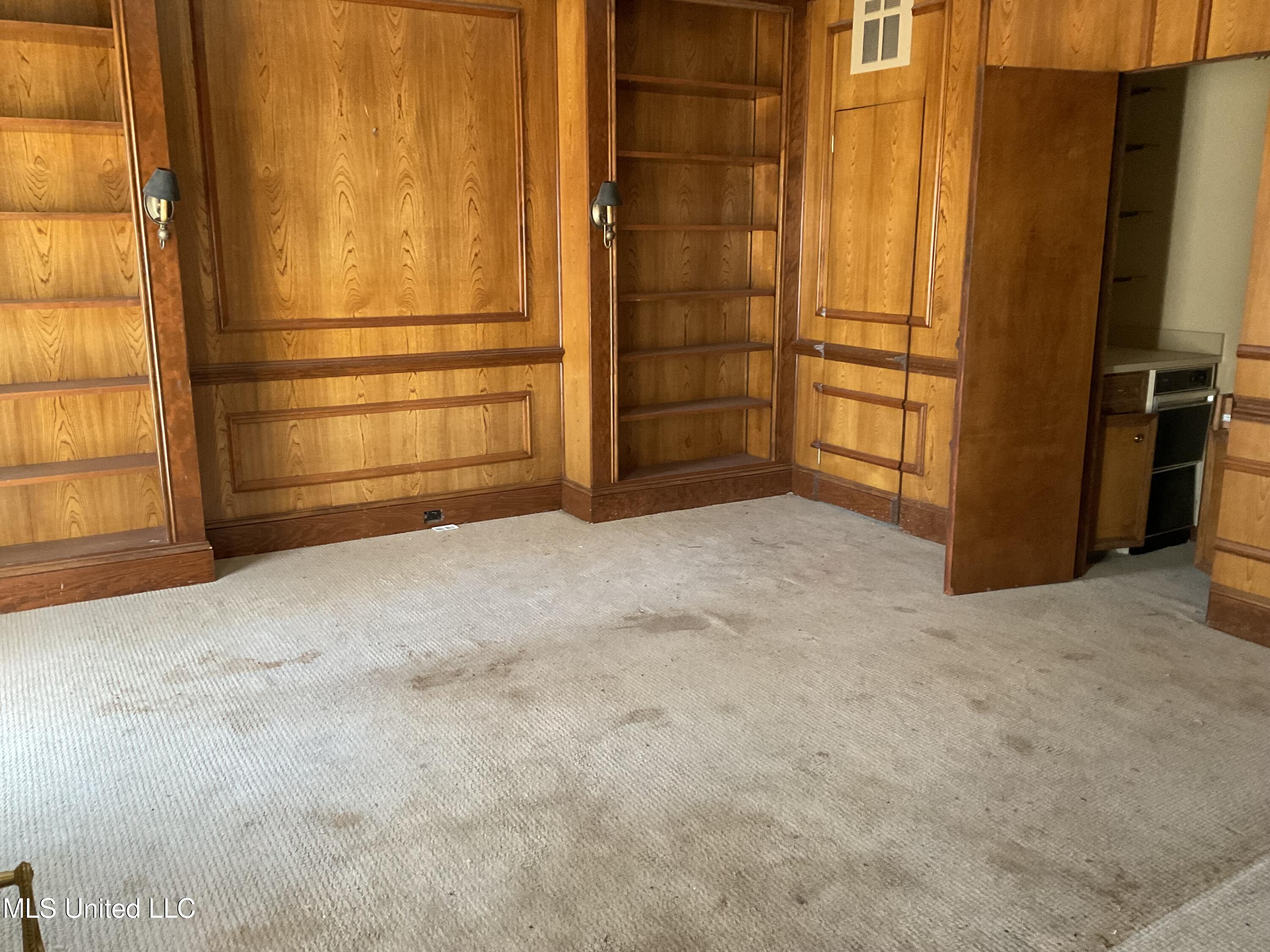 6 Moss Forest Place Property Photo 2
