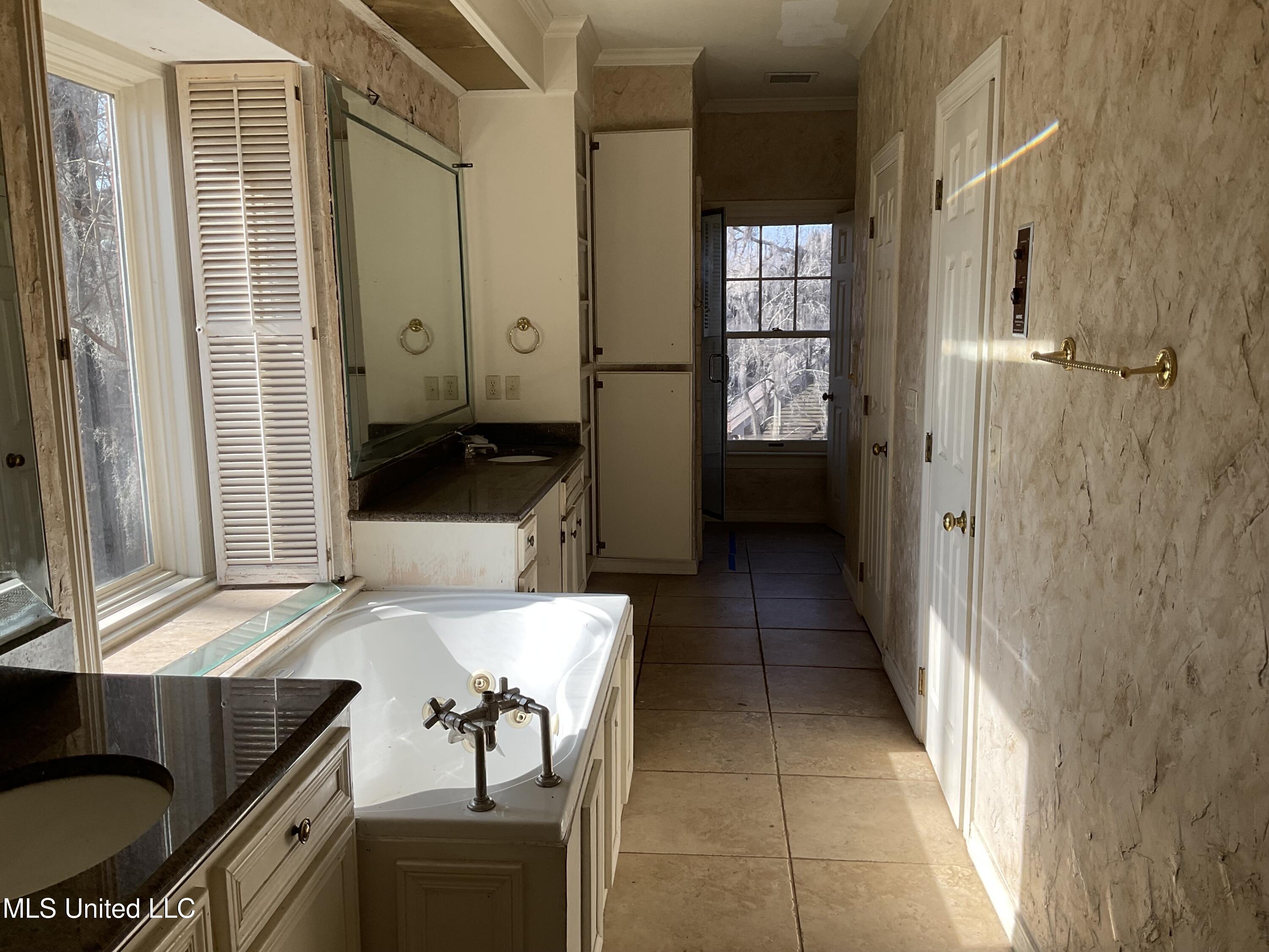 6 Moss Forest Place Property Photo 8