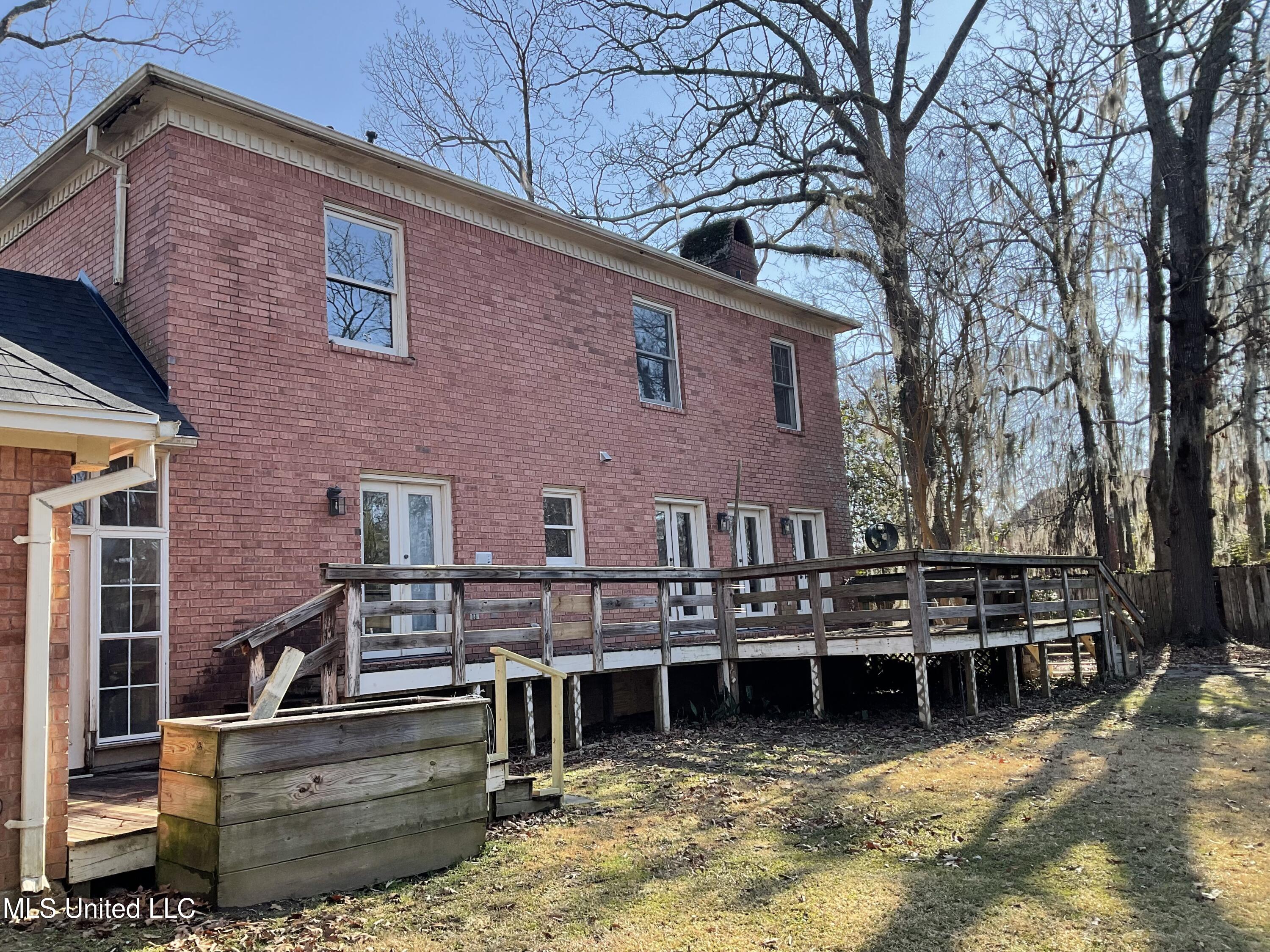 6 Moss Forest Place Property Photo 17