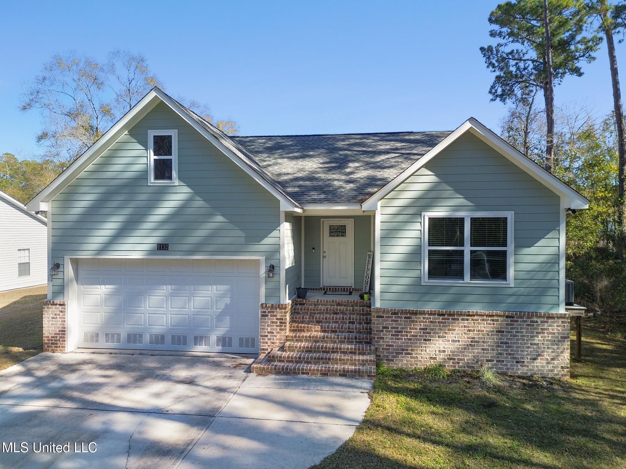 1132 Ash Street Property Photo 1