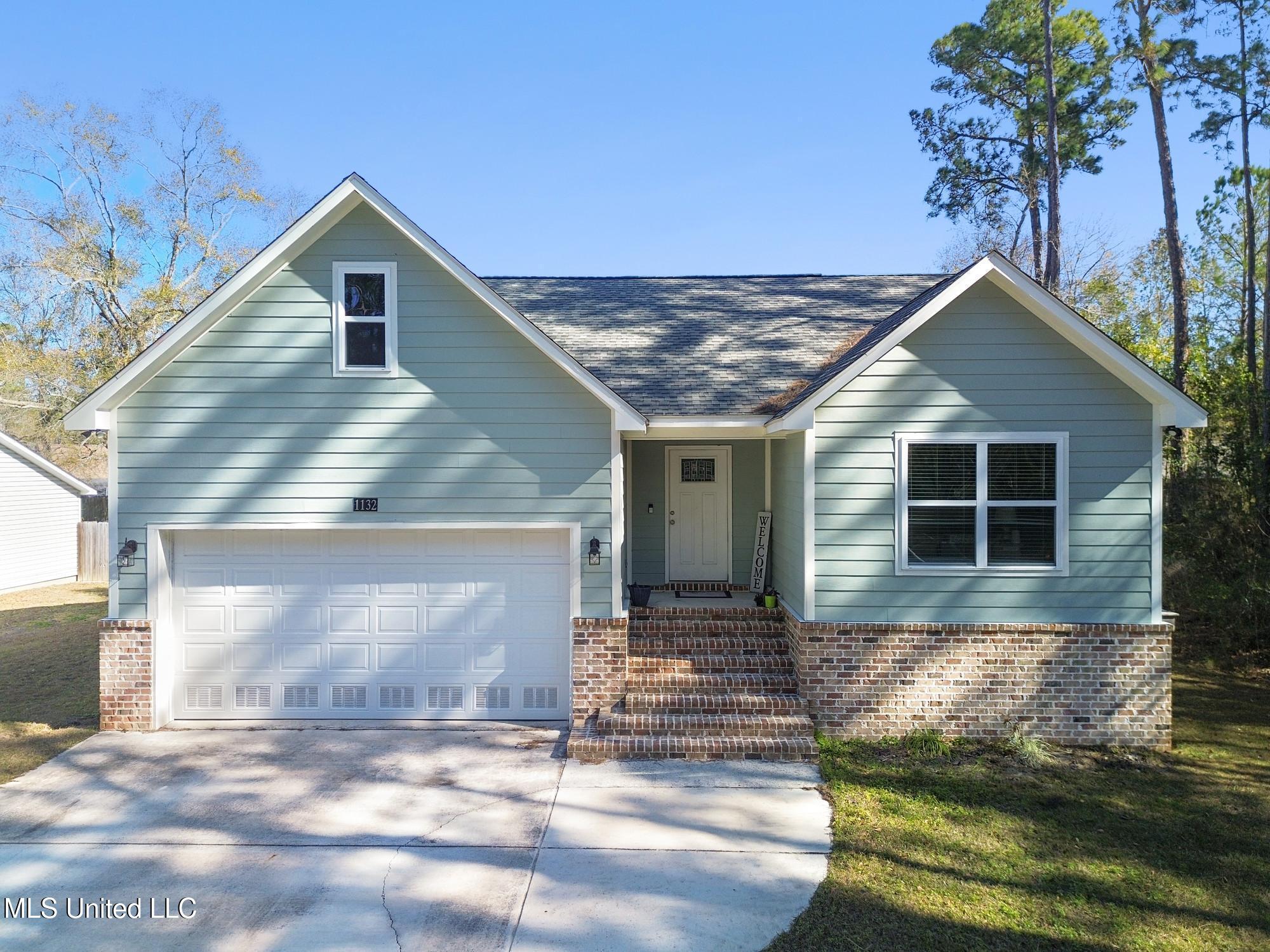 1132 Ash Street Property Photo 2