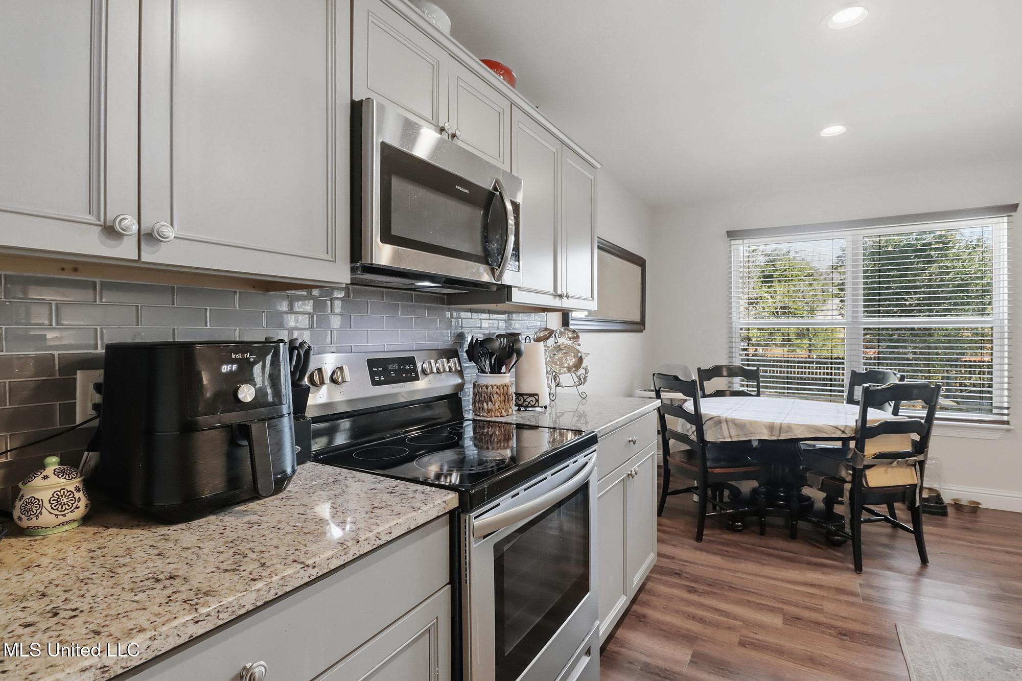 1132 Ash Street Property Photo 6