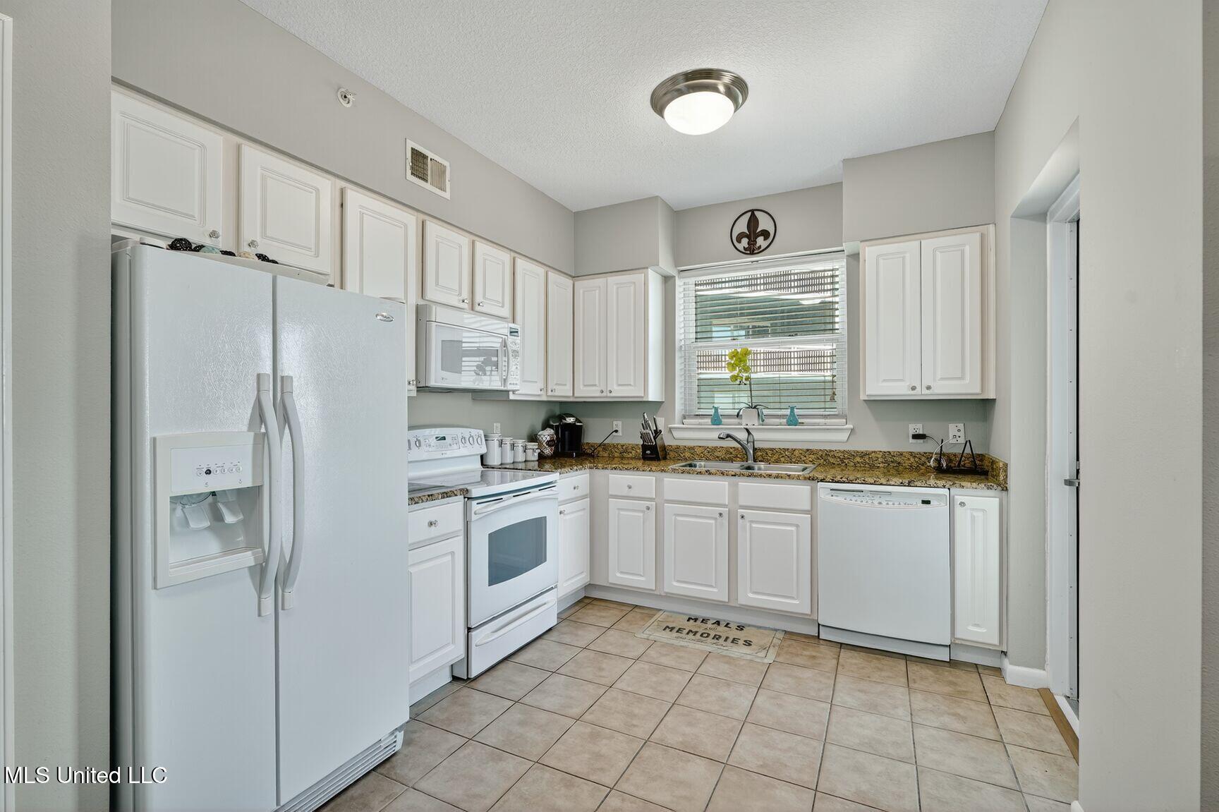 2228 Beach Drive Property Photo 11