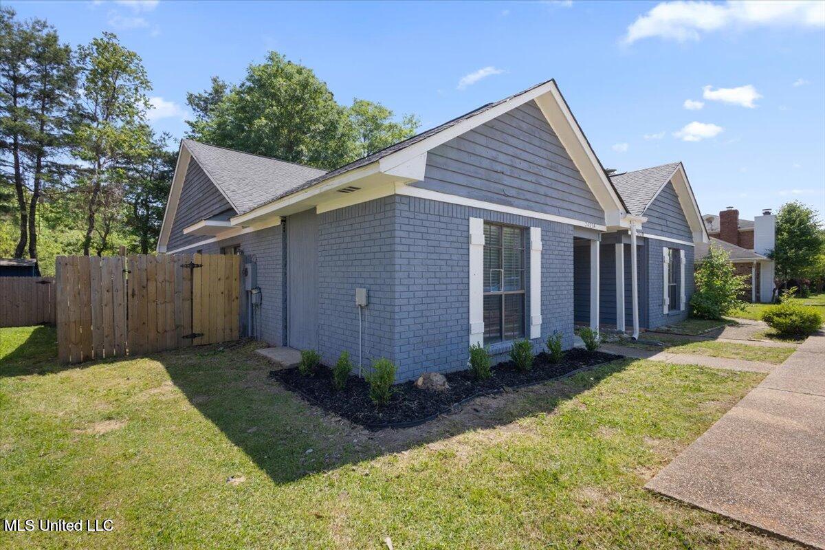 2455 River Oaks Boulevard Property Photo 2