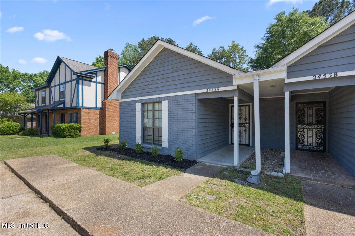 2455 River Oaks Boulevard Property Photo 3