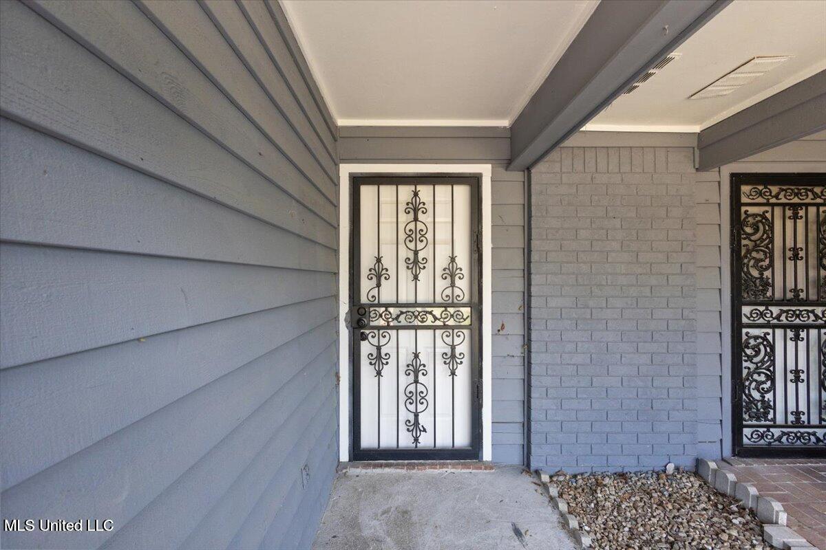 2455 River Oaks Boulevard Property Photo 4