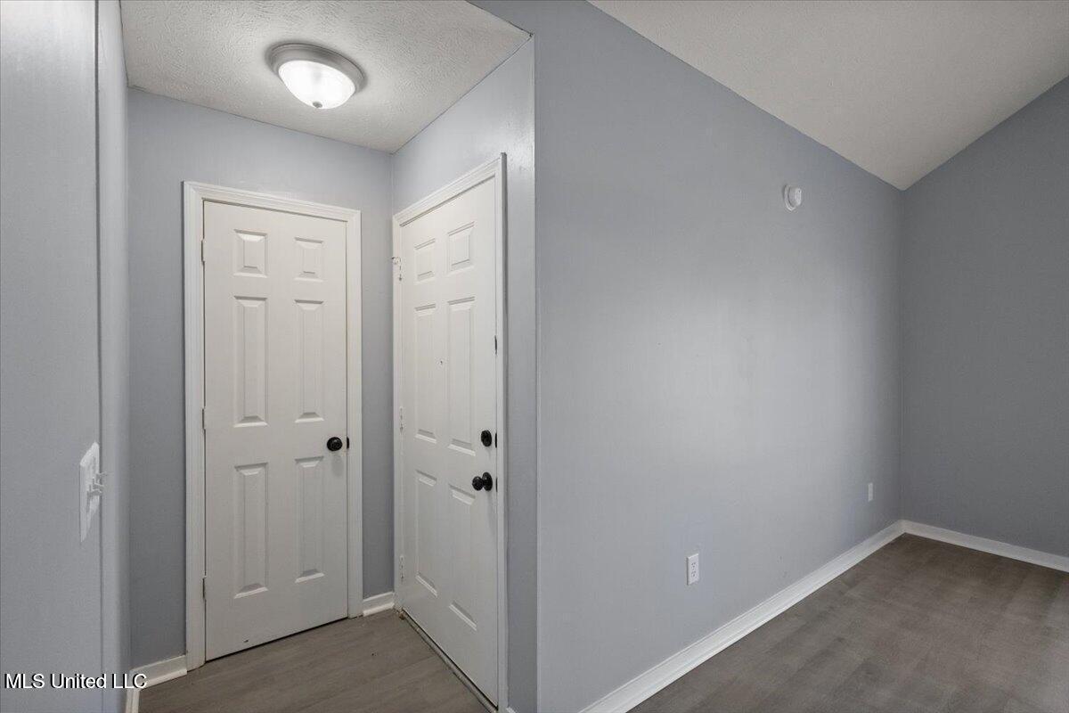 2455 River Oaks Boulevard Property Photo 5