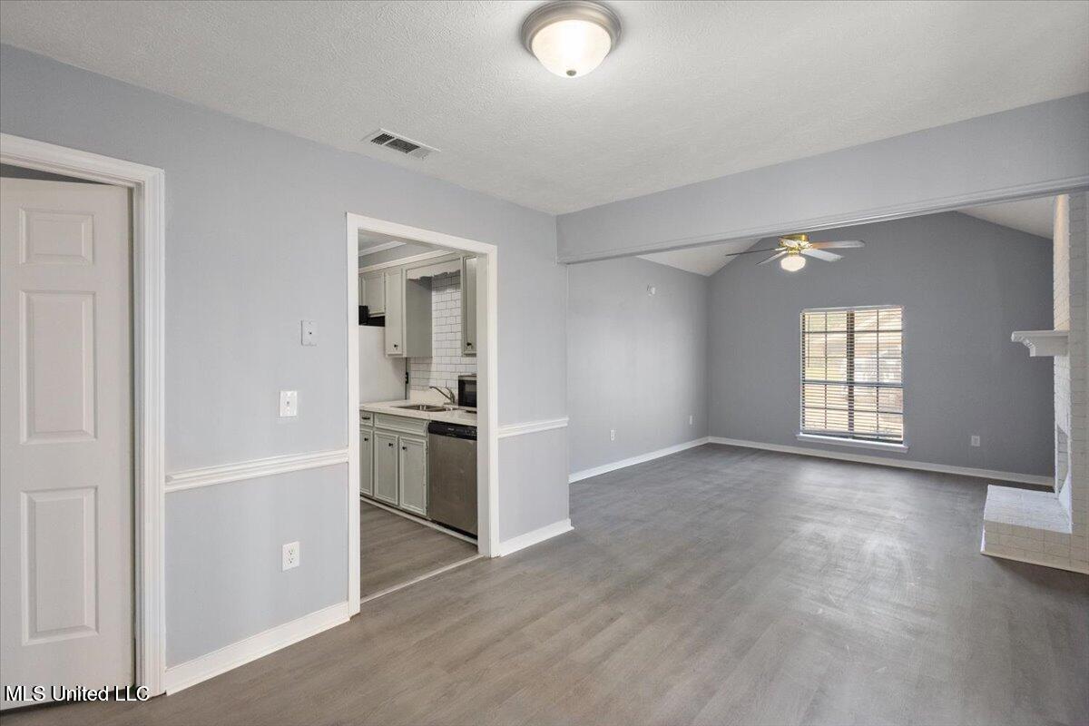 2455 River Oaks Boulevard Property Photo 10