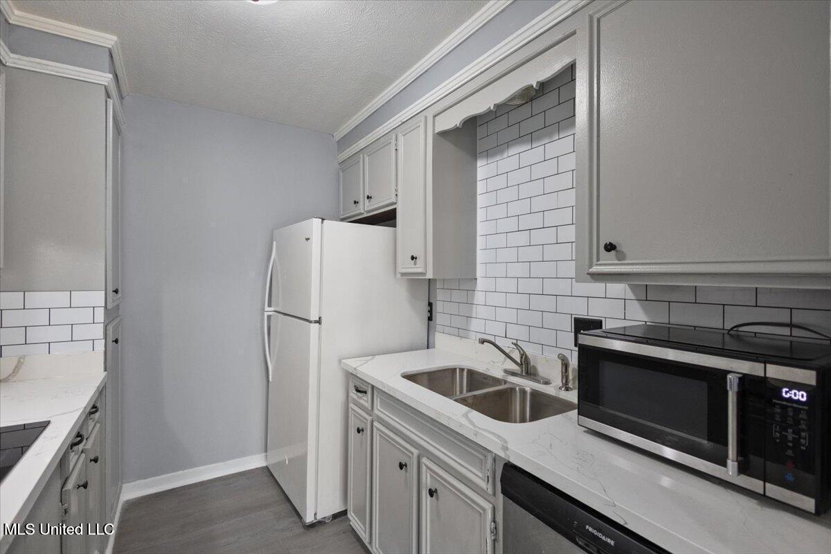 2455 River Oaks Boulevard Property Photo 12