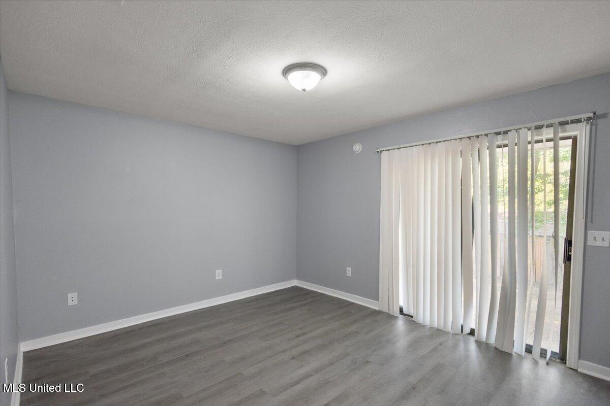 2455 River Oaks Boulevard Property Photo 15