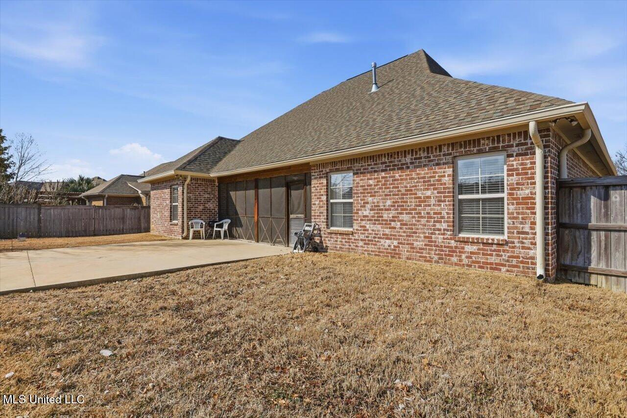 119 Camden Crossing Property Photo 8