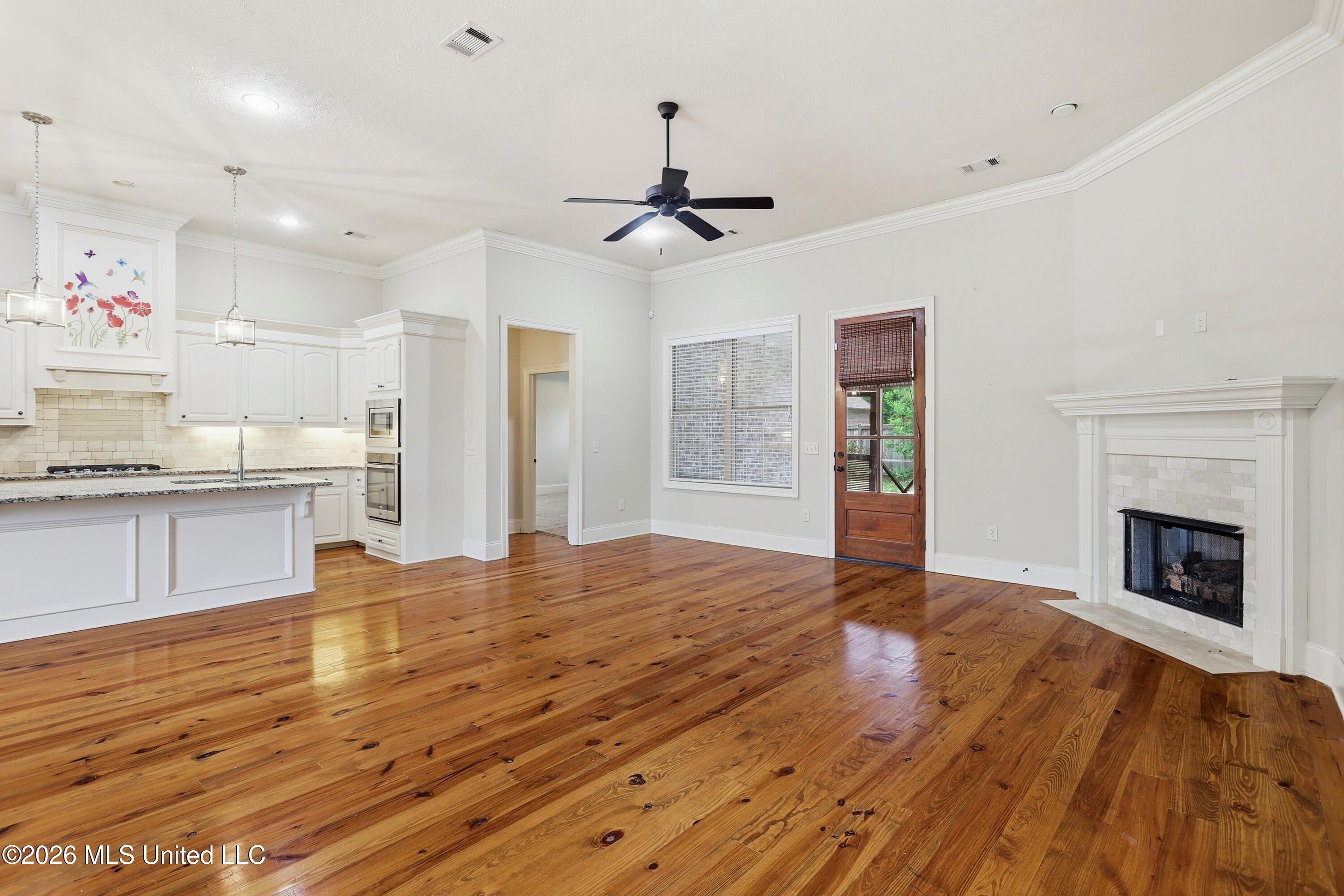 119 Camden Crossing Property Photo 9