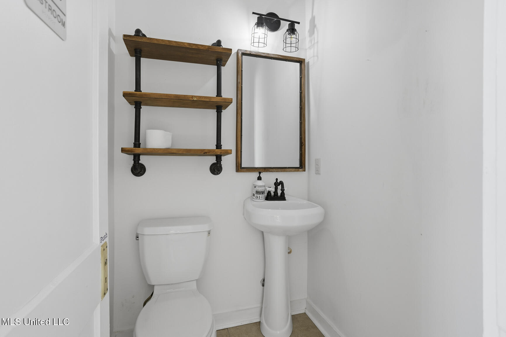 629 N Jefferson Street Property Photo 17