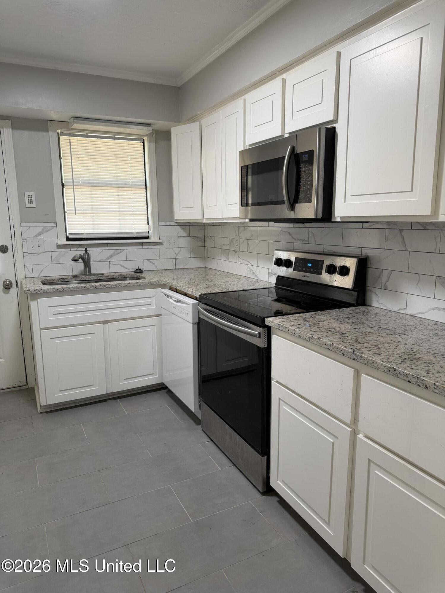 832a Sussex Place Property Photo 3