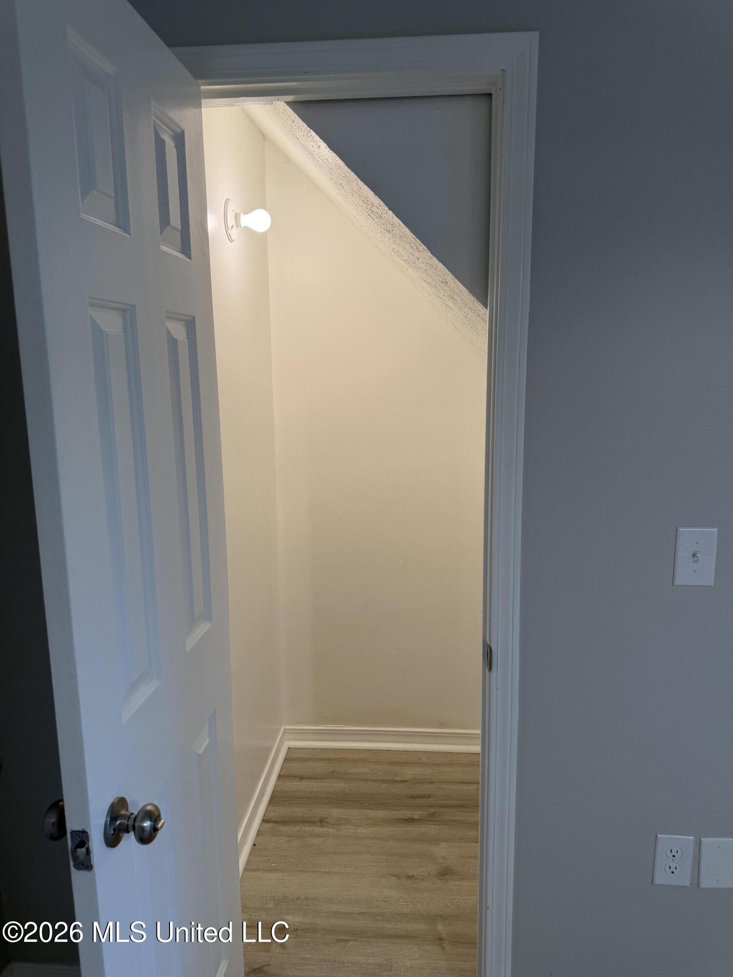 832a Sussex Place Property Photo 4