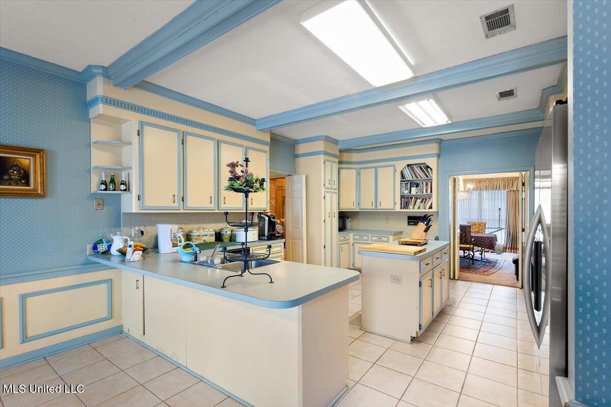 4109 Henderson Road Property Photo 9