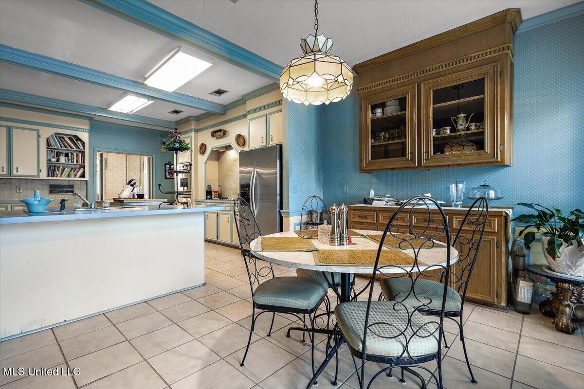 4109 Henderson Road Property Photo 10