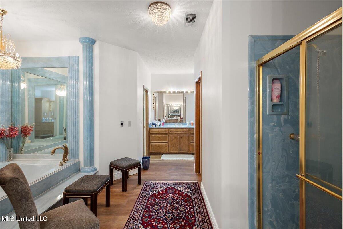 4109 Henderson Road Property Photo 13