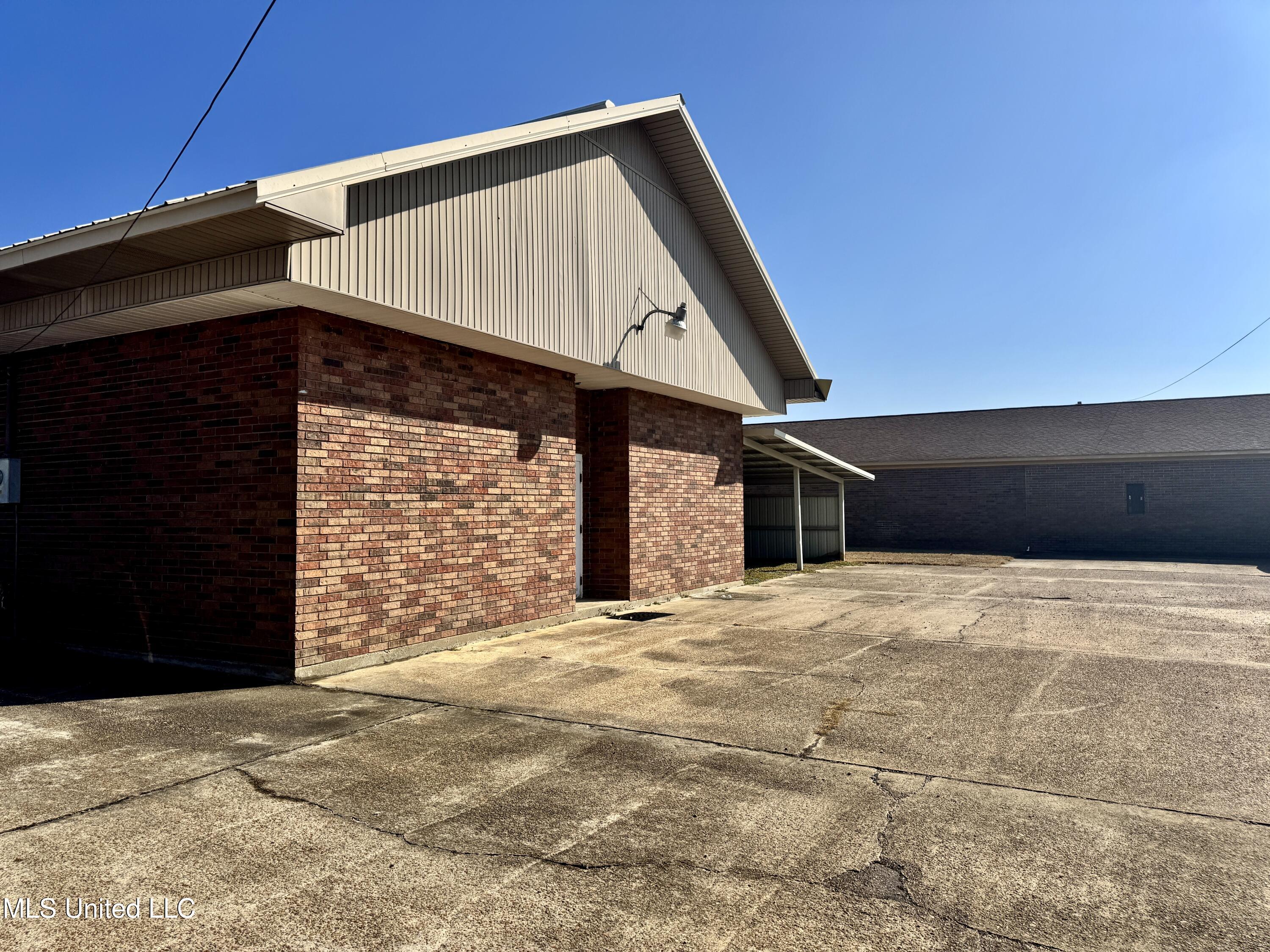 200 Serio Boulevard Property Photo 4
