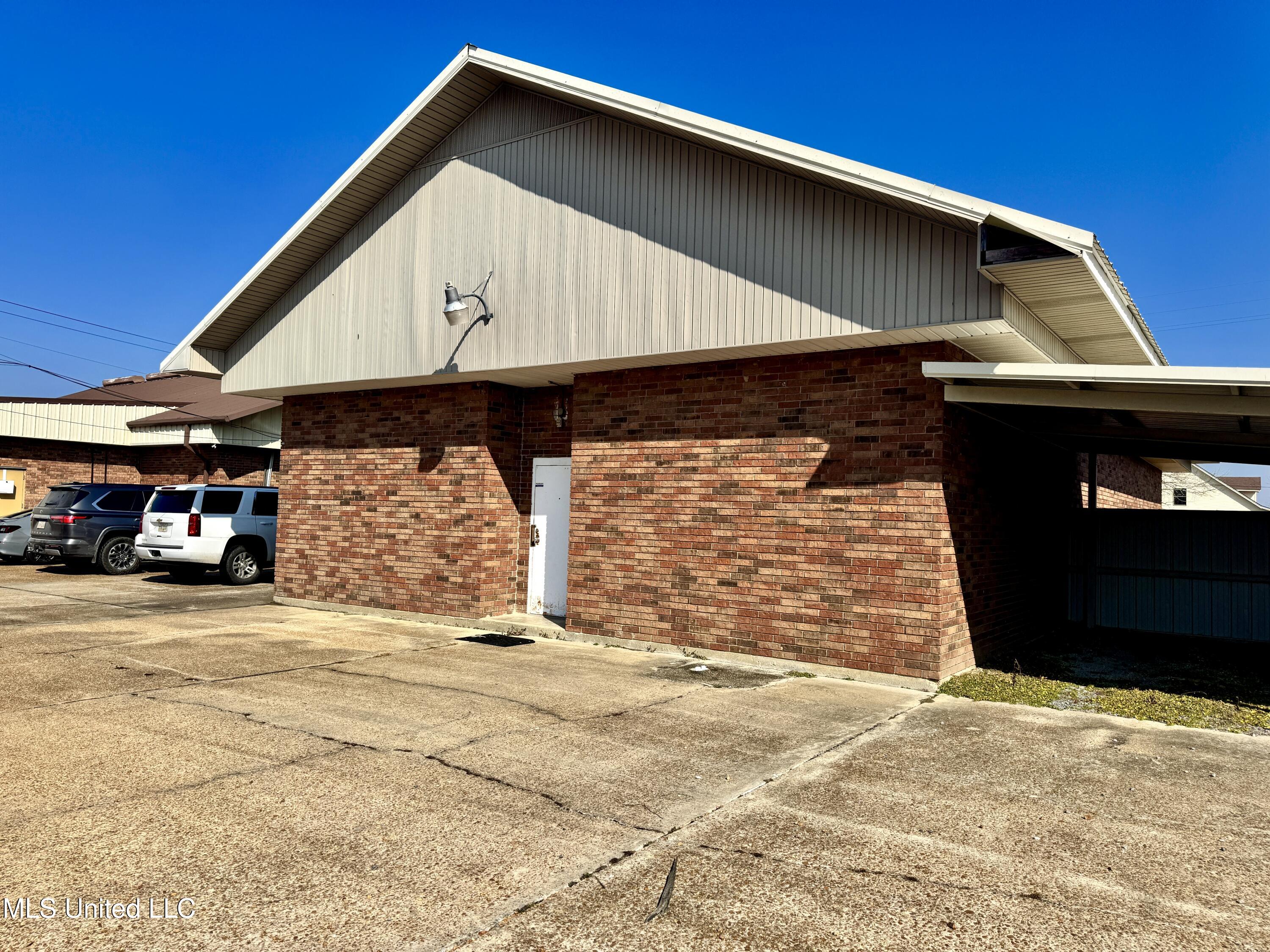 200 Serio Boulevard Property Photo 5
