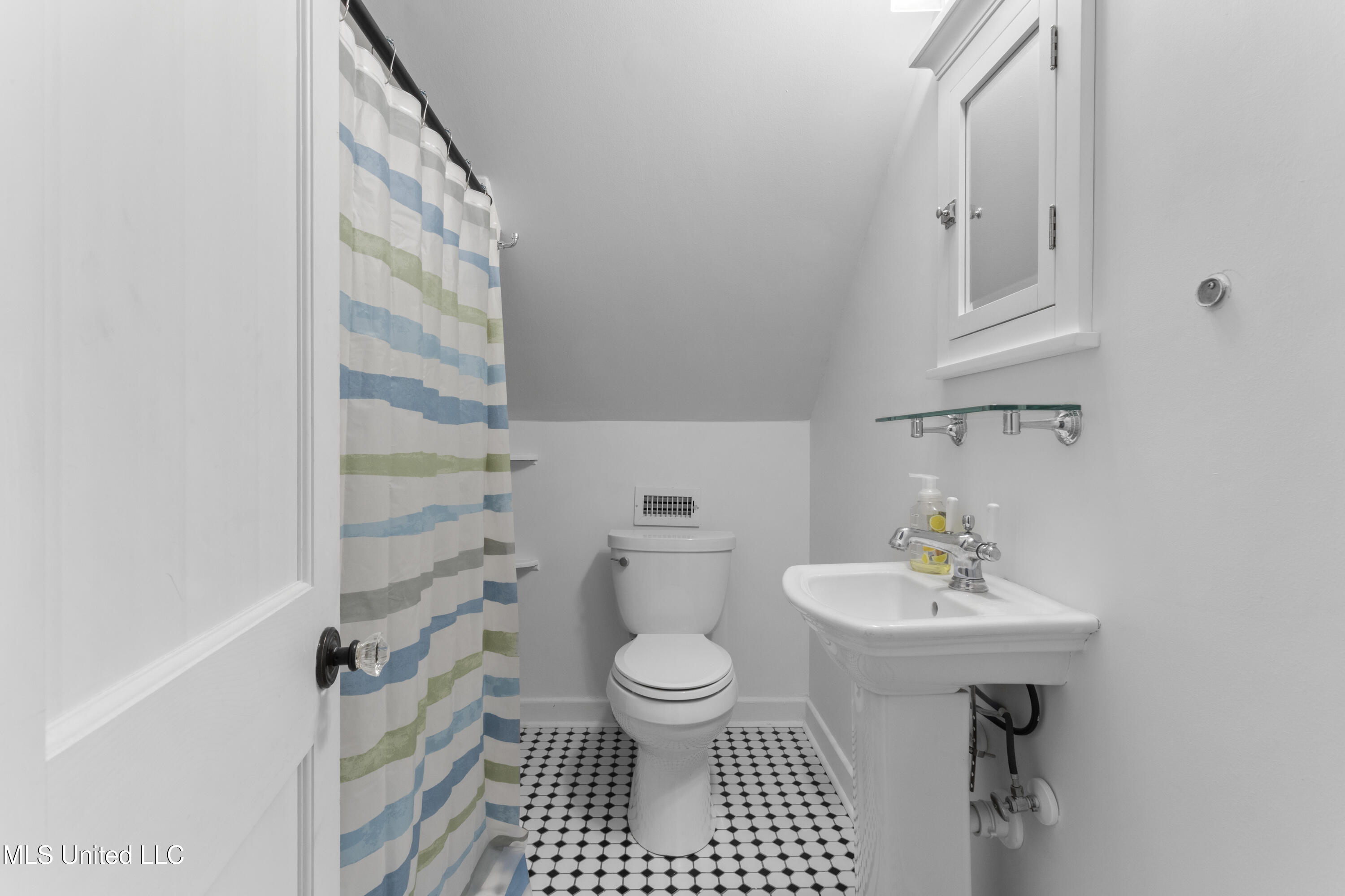111 Bay View Court Property Photo 40