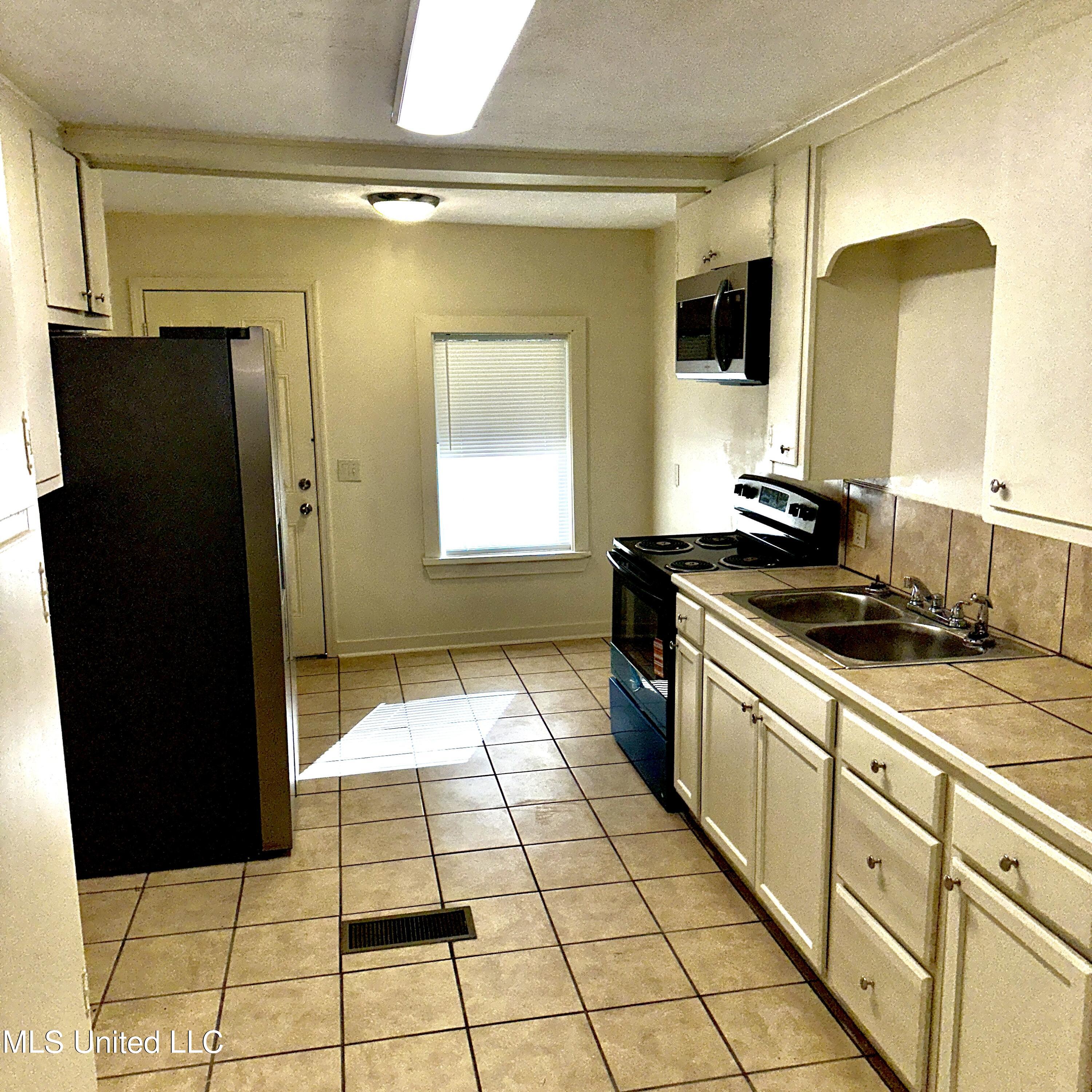 359 Cummins Street Property Photo 5