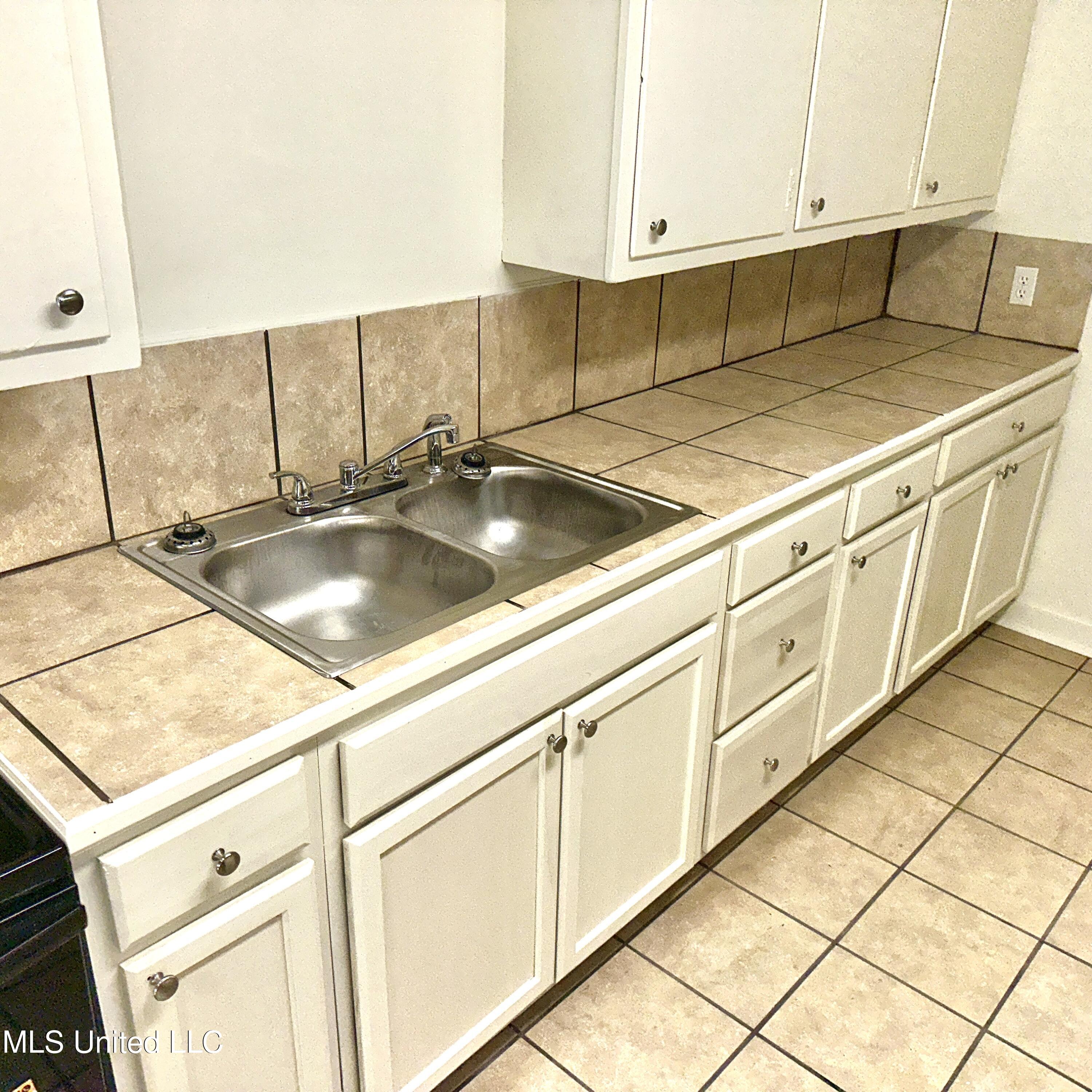 359 Cummins Street Property Photo 7