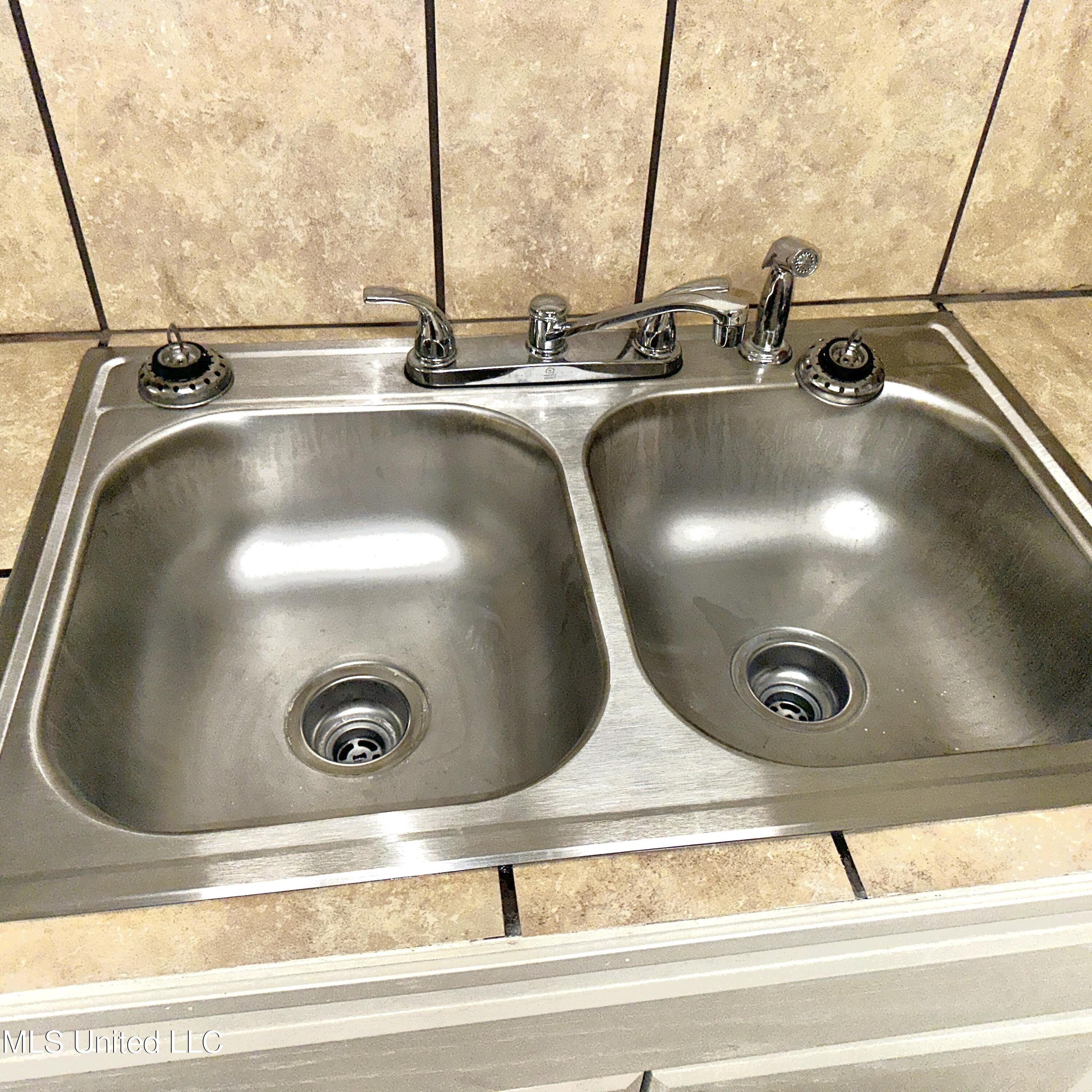 359 Cummins Street Property Photo 15