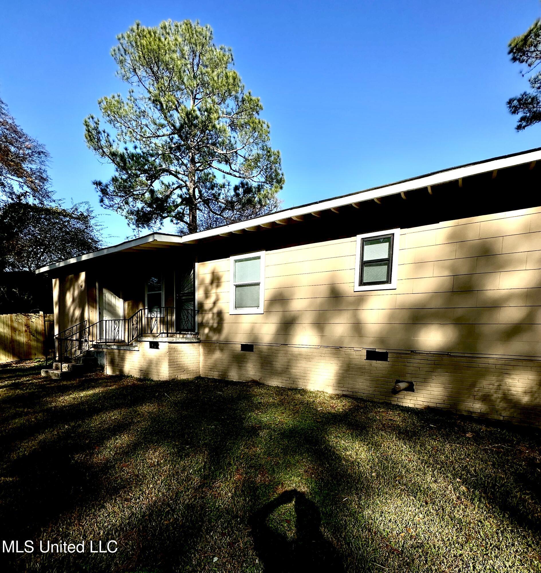 359 Cummins Street Property Photo 37