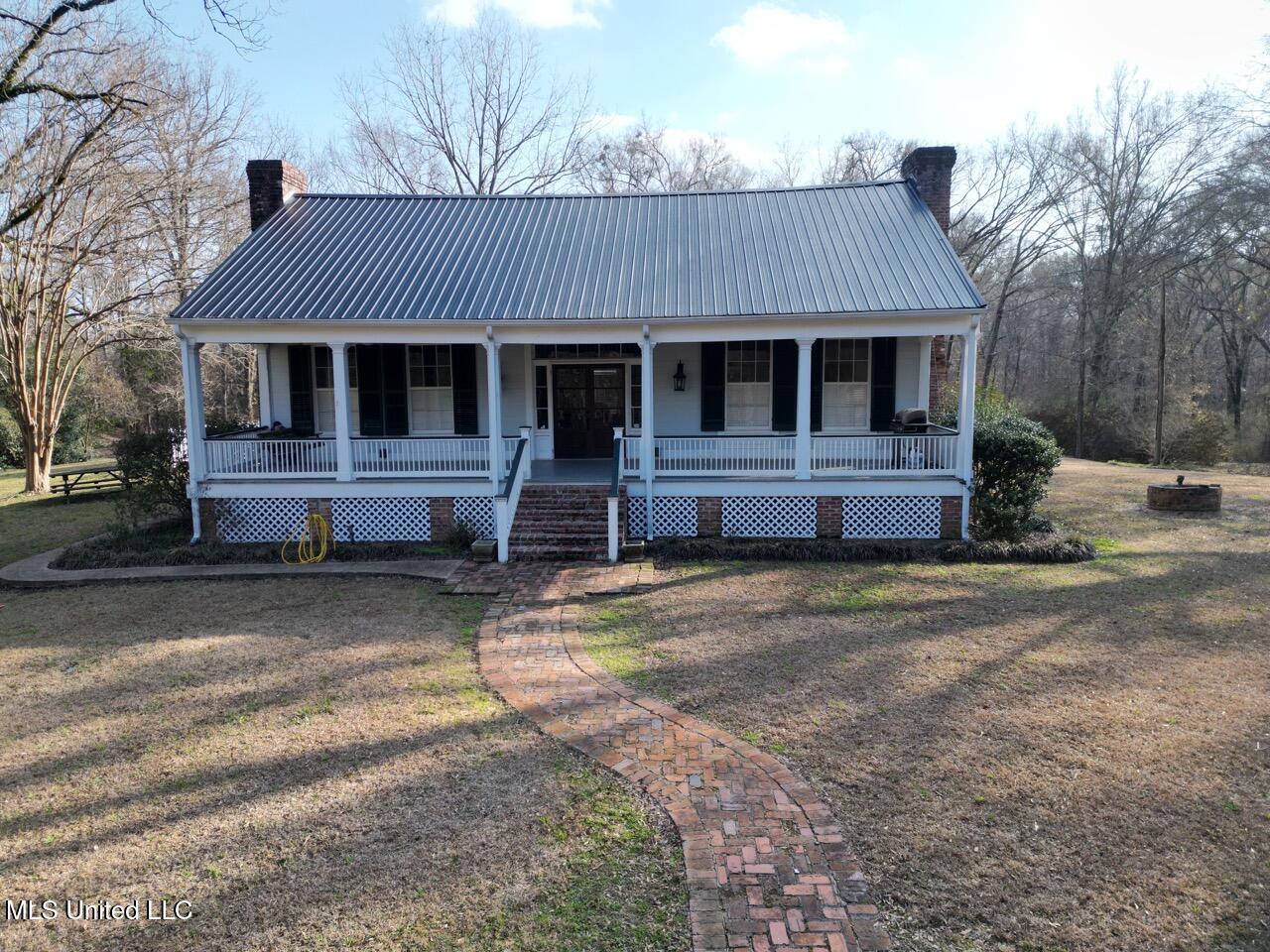 1004 Joe Good Road Property Photo 1