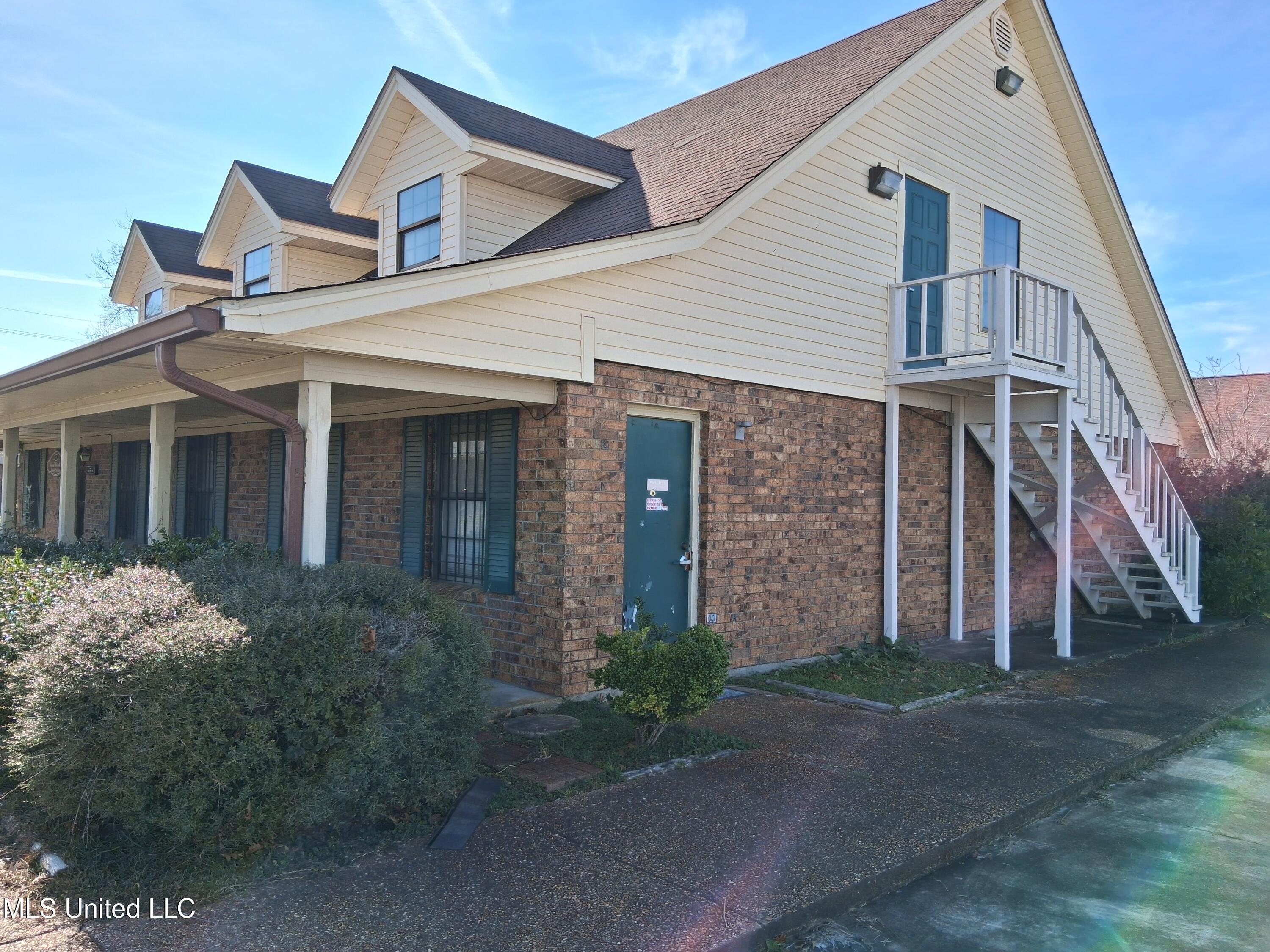 100 Lincoln Avenue Property Photo 2